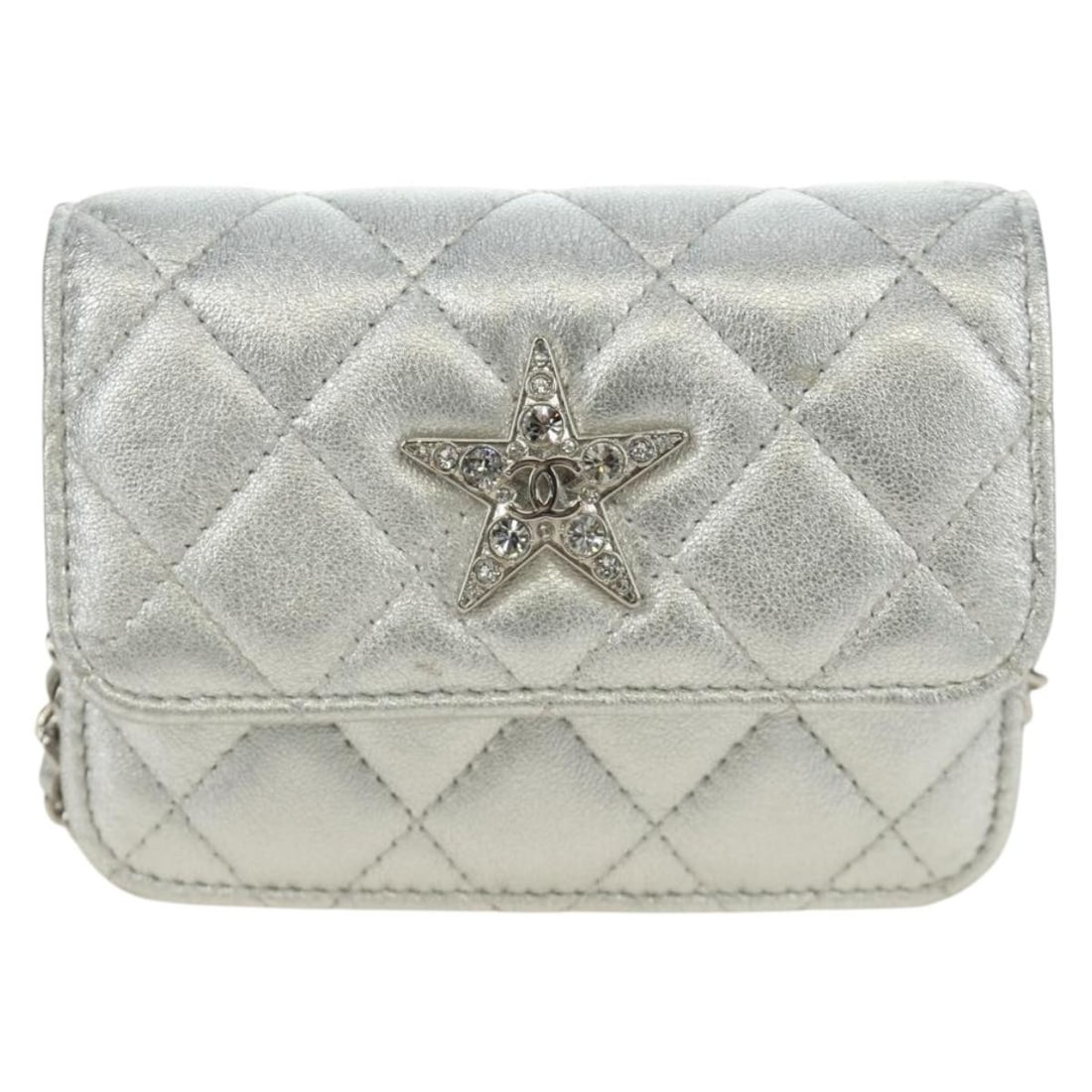 Chanel CC Star Flap Chain Belt Quilted Leather Bag: Chanel CC Star Flap Chain Belt Quilted Leather Bag Chanel CC Star Flap Chain Belt in quilted lambskin leather, presented in silver. This female model is made in Italy and measures 12 cm x 19 cm x 2 cm