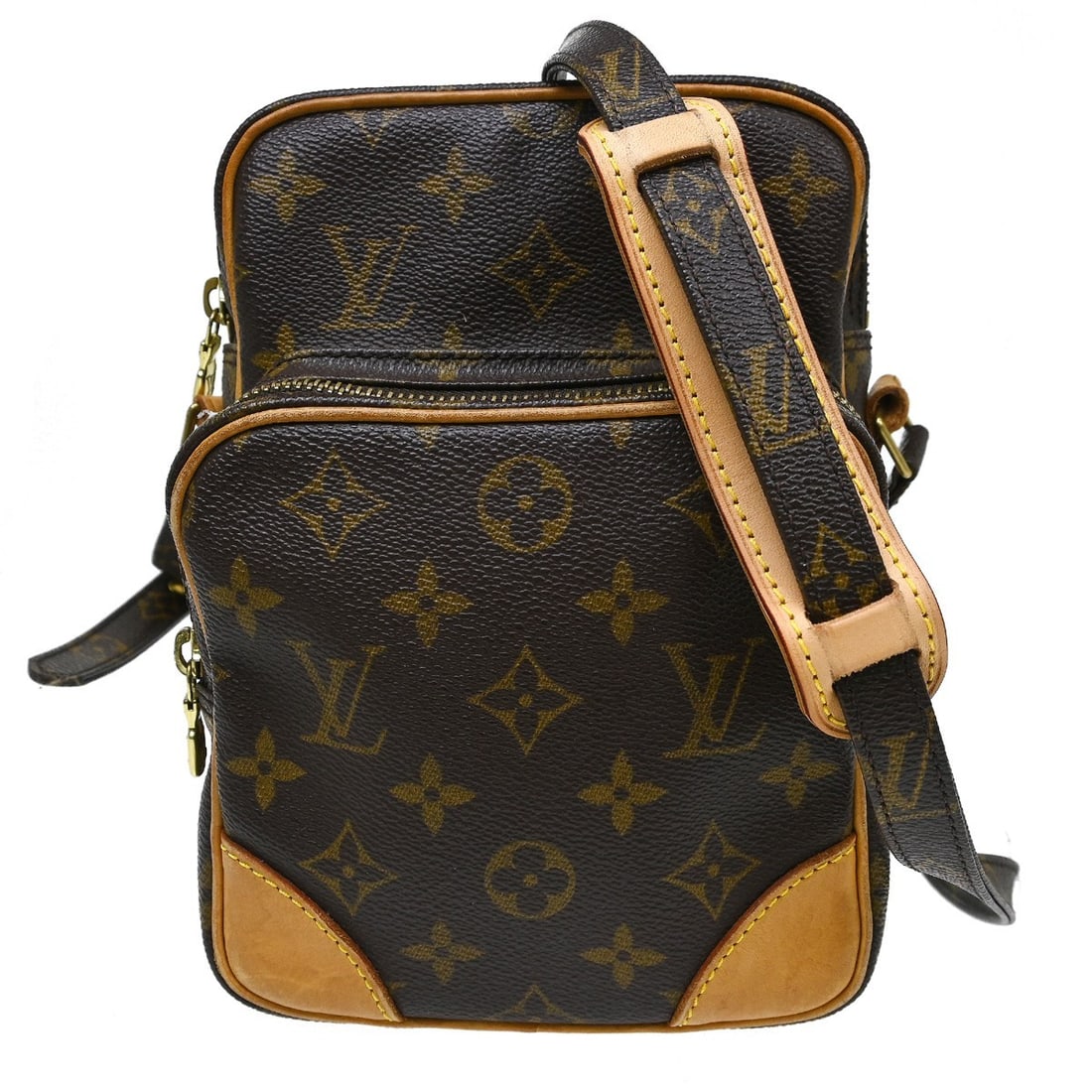 Louis Vuitton Amazone Monogram Crossbody Bag M45236 Brown: Louis Vuitton Amazone Monogram Crossbody Bag M45236 Brown Vintage Louis Vuitton Amazon shoulder bag in Monogram canvas and leather with a zip closure and adjustable crossbody strap. This unisex bag fe