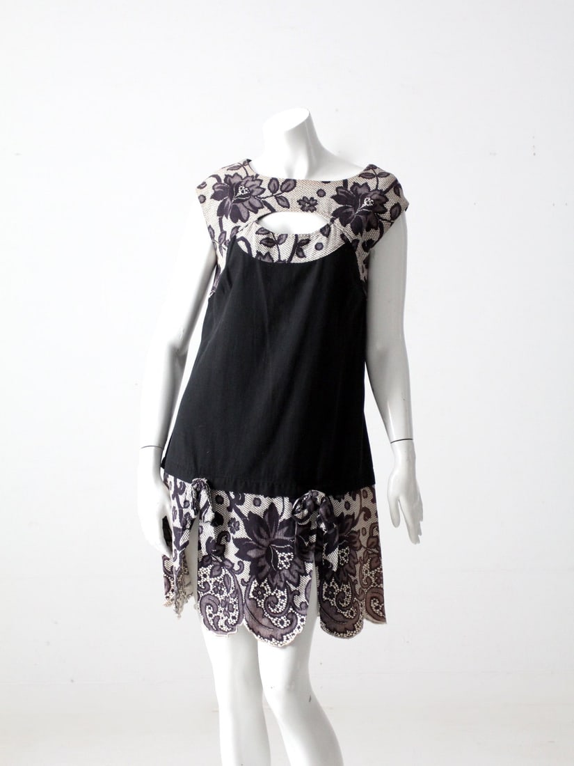 Chic Vintage Black Lace Dress with Purple Floral Detailing (1 of 9)
