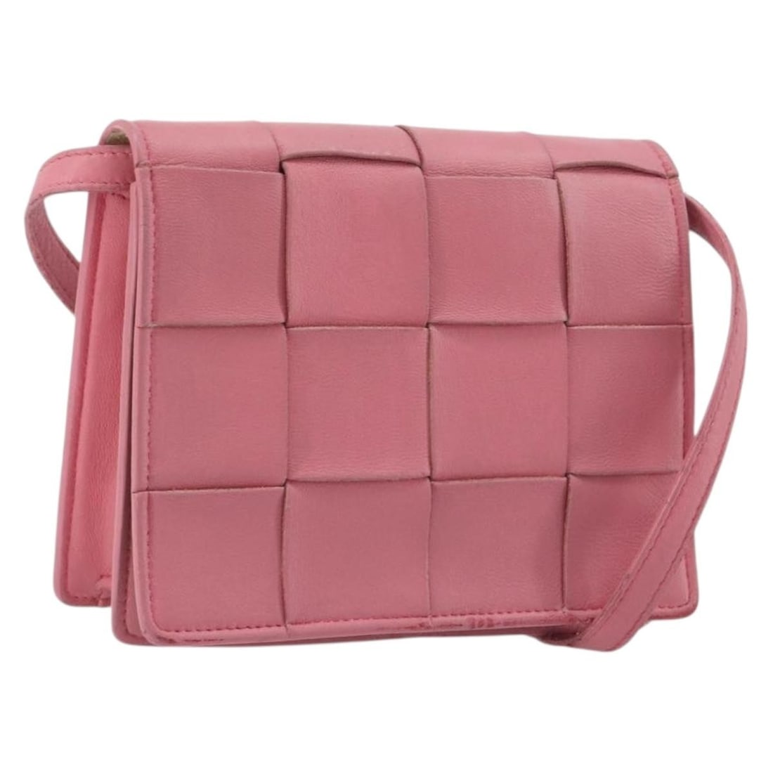 Bottega Veneta Cassette Maxi Intrecciato Leather Shoulder Bag Pink Gold: Bottega Veneta Cassette Maxi Intrecciato Leather Shoulder Bag Pink Gold Bottega Veneta Maxi Intrecciato Cassette shoulder bag in pink and gold leather. This women's shoulder bag includes a dust bag an