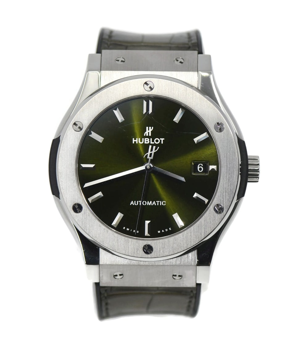 Hublot Classic Fusion 511.NX.8970.LR mens titanium wristwatch: Hublot Classic Fusion 511.NX.8970.LR mens titanium wristwatch Pre-owned Hublot Classic Fusion wristwatch with a classic round design, automatic movement, and analog display. This men's watch features 