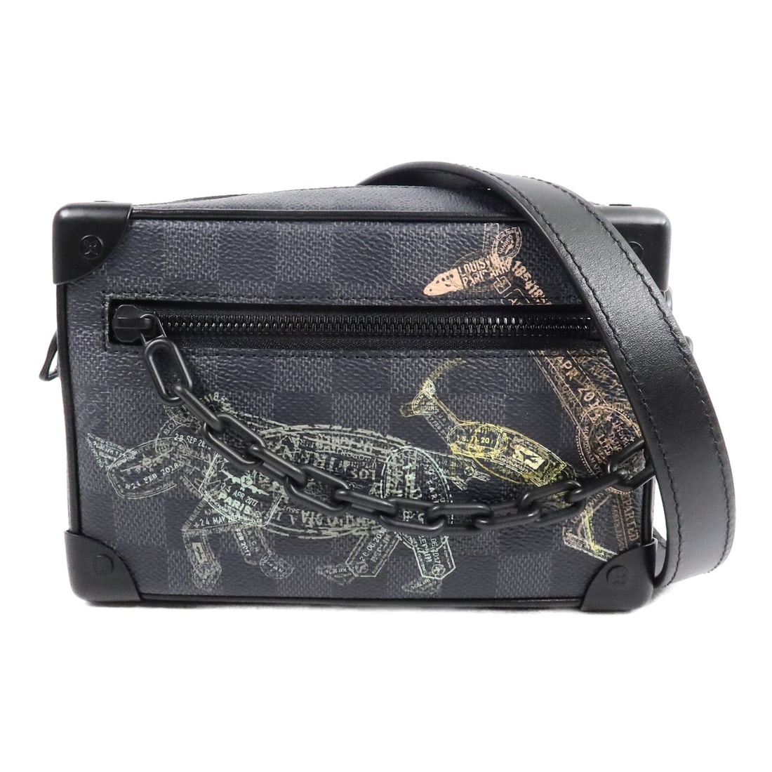 Louis Vuitton N45278 Soft Trunk Shoulder Bag Damier Graphite Black: Louis Vuitton N45278 Soft Trunk Shoulder Bag Damier Graphite Black Louis Vuitton LV Soft Trunk shoulder bag in Damier Graphite with a black finish. This unisex bag is crafted from PVC coated canvas an