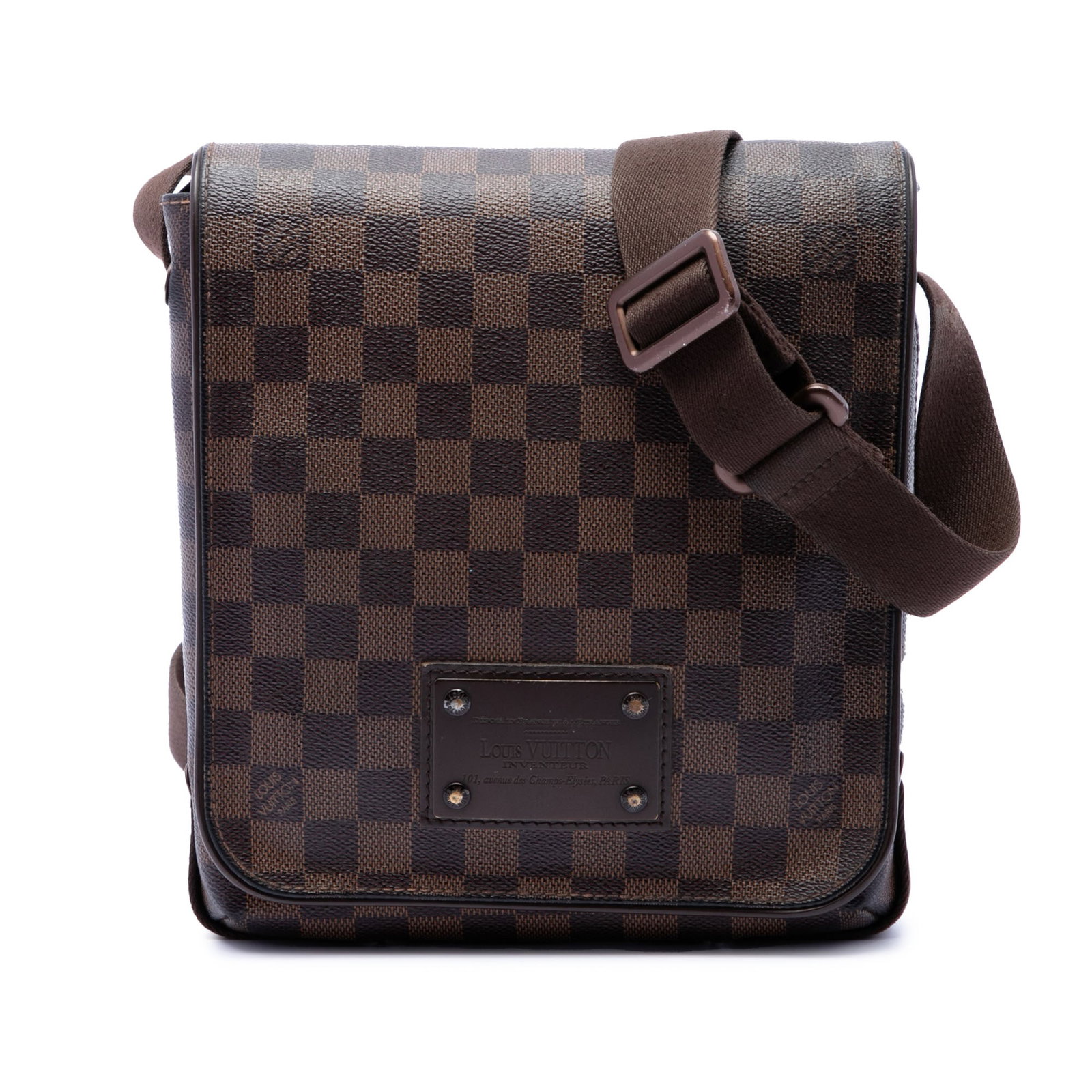 Louis Vuitton Brooklyn PM Damier Ebene Messenger Bag: Louis Vuitton Brooklyn PM Damier Ebene Messenger Bag This Louis Vuitton Brooklyn PM shoulder bag is crafted in Damier Ebene canvas and features an adjustable flat strap, a front flap with magnetic sna