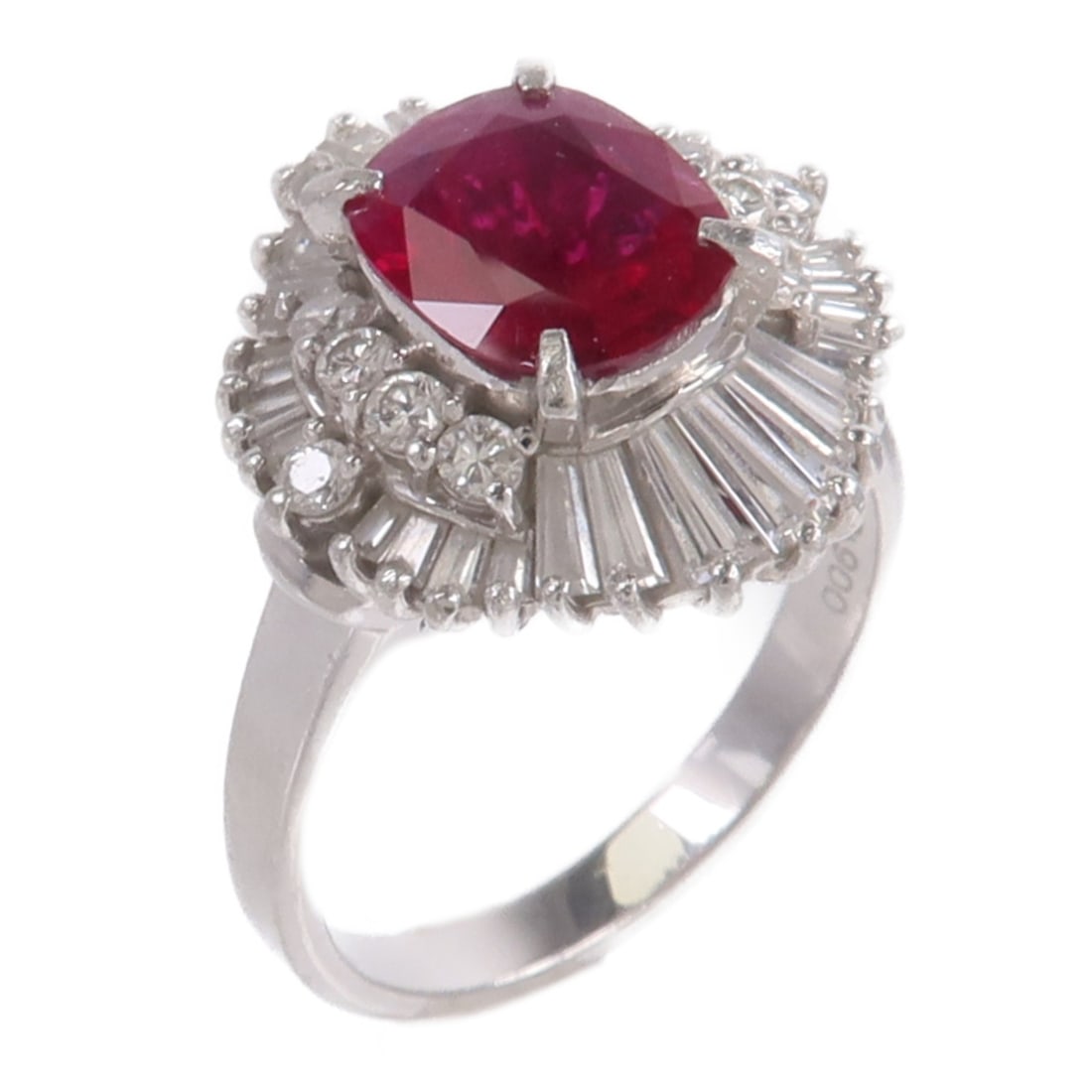 Pt900 Platinum Ruby Diamond Ring 1.20ct 1.064ct Size 6.25: Pt900 Platinum Ruby Diamond Ring 1.20ct 1.064ct Size 6.25 Ruby and diamond ring in Pt900 platinum with a red and clear color presentation. The ring is US size 6.25 and features a 3 mm wide band with a