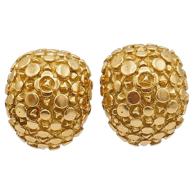 Cartier 18k Yellow Gold Clip On Earrings Vintage Pair: Cartier 18k Yellow Gold Clip On Earrings Vintage Pair Vintage Cartier clip-on earrings in 18k yellow gold, made in the United States circa the 1960s. The pair features an intricate textured design wit