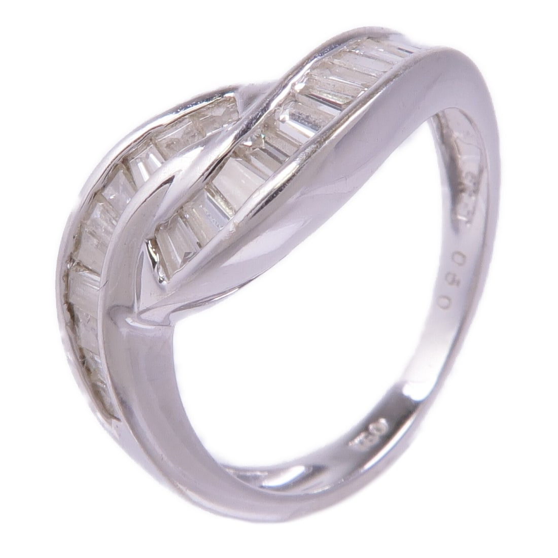 18K White Gold Diamond Ring JEWELRY Size 4.25: 18K White Gold Diamond Ring JEWELRY Size 4.25 Diamond ring in 18K white gold with a clear diamond main stone. It is a women's regular-size ring in US size 4.25, with a ring width of 2-3 mm (0.8 in) an