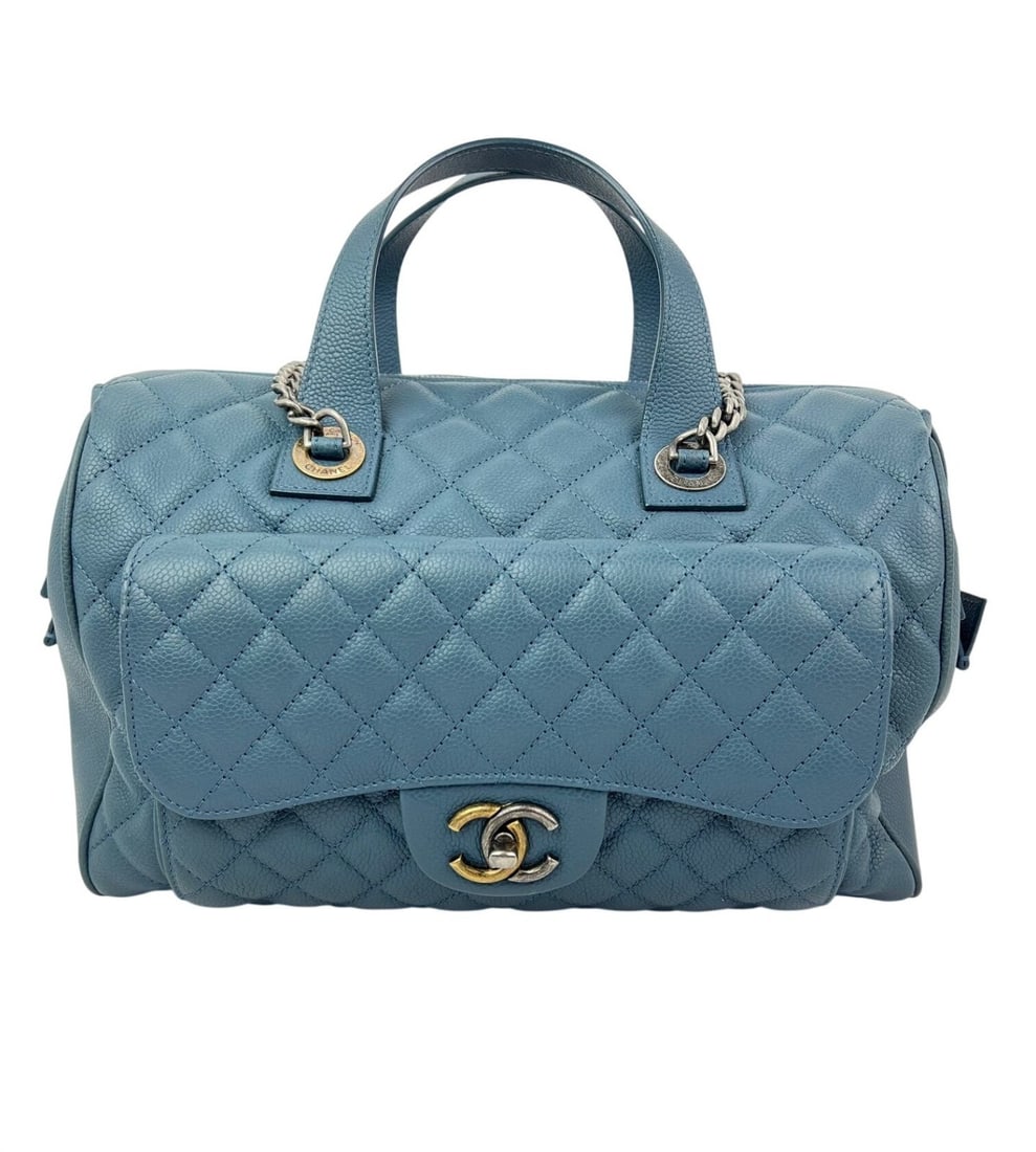 CHANEL Caviar Bowling Bag Large Blue Quilted Leather: CHANEL Caviar Bowling Bag Large Blue Quilted Leather Pre-owned Chanel bowling bag in blue quilted caviar leather with a rectangular silhouette and zip closure. Designed with a leather shoulder strap, 