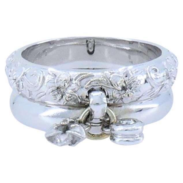 Set of 2 Carrera y Carrera 18k White Gold Diamond Floral Rings: Set of 2 Carrera y Carrera 18k White Gold Diamond Floral Rings Vintage Carrera y Carrera ring crafted in 18k white gold with a double band design. One band is smooth and polished, while the other feat