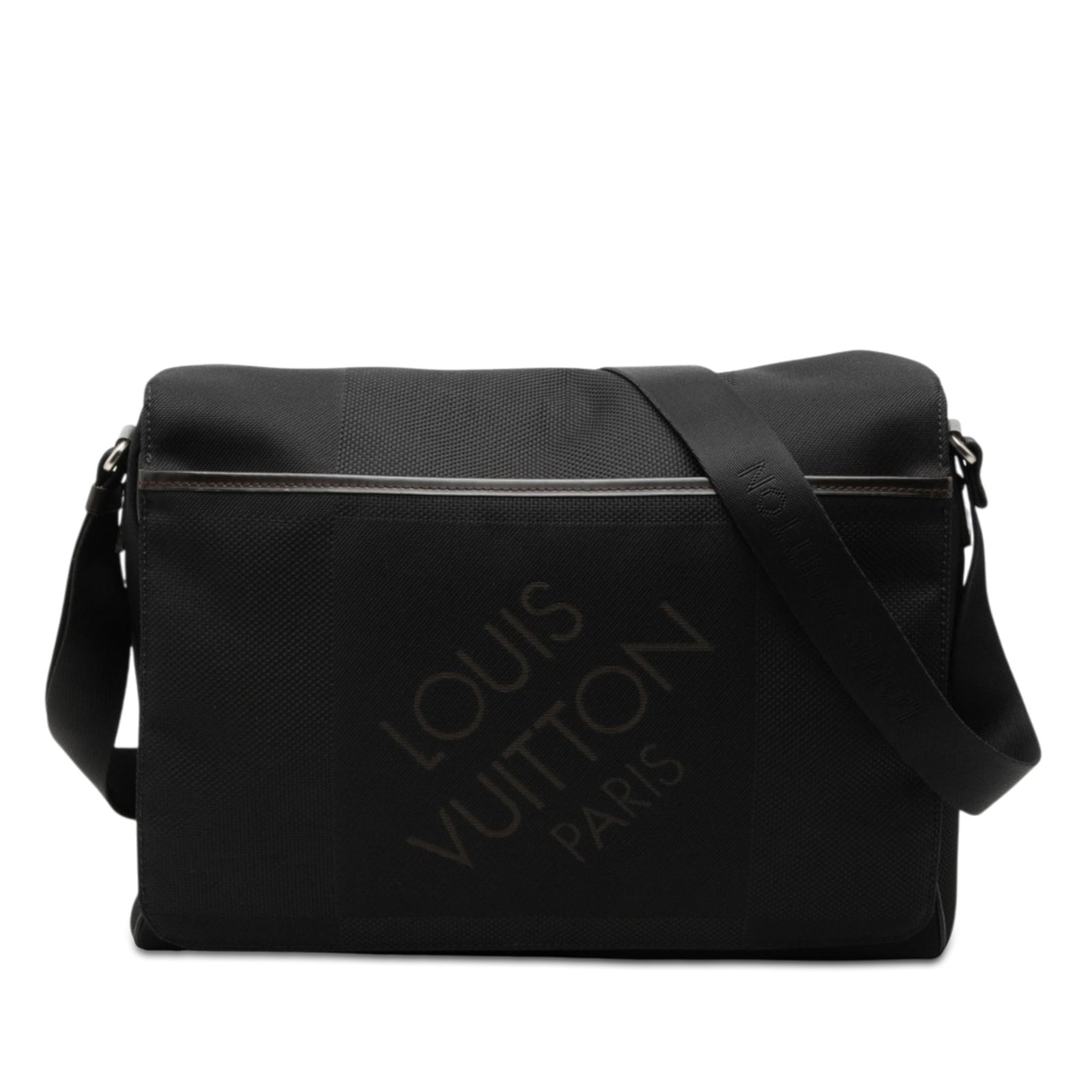 Louis Vuitton Damier Geant Black Crossbody Messenger Bag: Louis Vuitton Damier Geant Black Crossbody Messenger Bag Louis Vuitton Damier Geant messenger bag with a canvas body, leather trim, and an adjustable flat crossbody strap. The design includes a front 