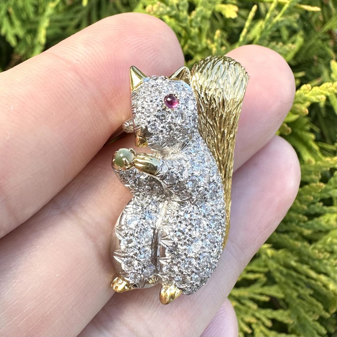 Diamond Pave Squirrel Brooch in 18k Gold and Platinum: Diamond Pave Squirrel Brooch in 18k Gold and Platinum Detailed squirrel brooch crafted in 18k yellow gold with platinum accents, holding a nut and set with numerous natural diamonds. The design also f