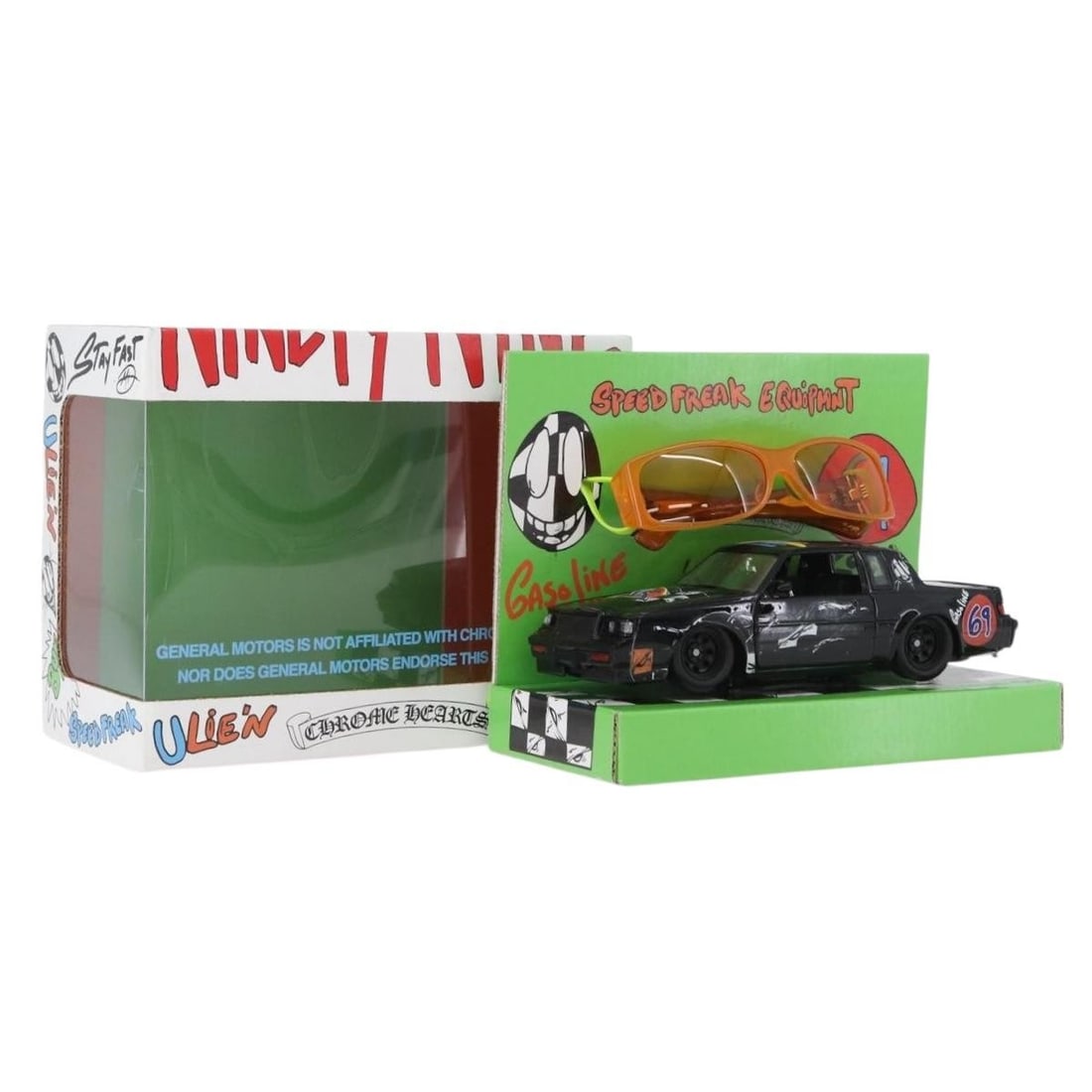 Chrome Hearts ULEIN plastic paperweight with box orange Japan: Chrome Hearts ULEIN plastic paperweight with box orange Japan This Chrome Hearts collaboration paper weight is made of plastic and finished in orange. It comes with the item box and is made in Japan. 