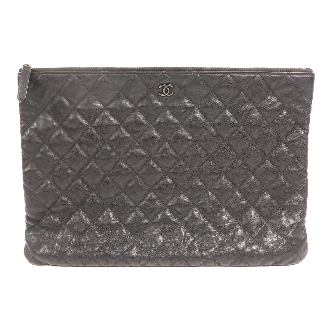 CHANEL A82552 CC Black Calfskin Clutch Bag: CHANEL A82552 CC Black Calfskin Clutch Bag CHANEL CC clutch bag in black calfskin leather with a slim profile and zippered interior pocket. This women's bag is identified by model A82552 and includes 