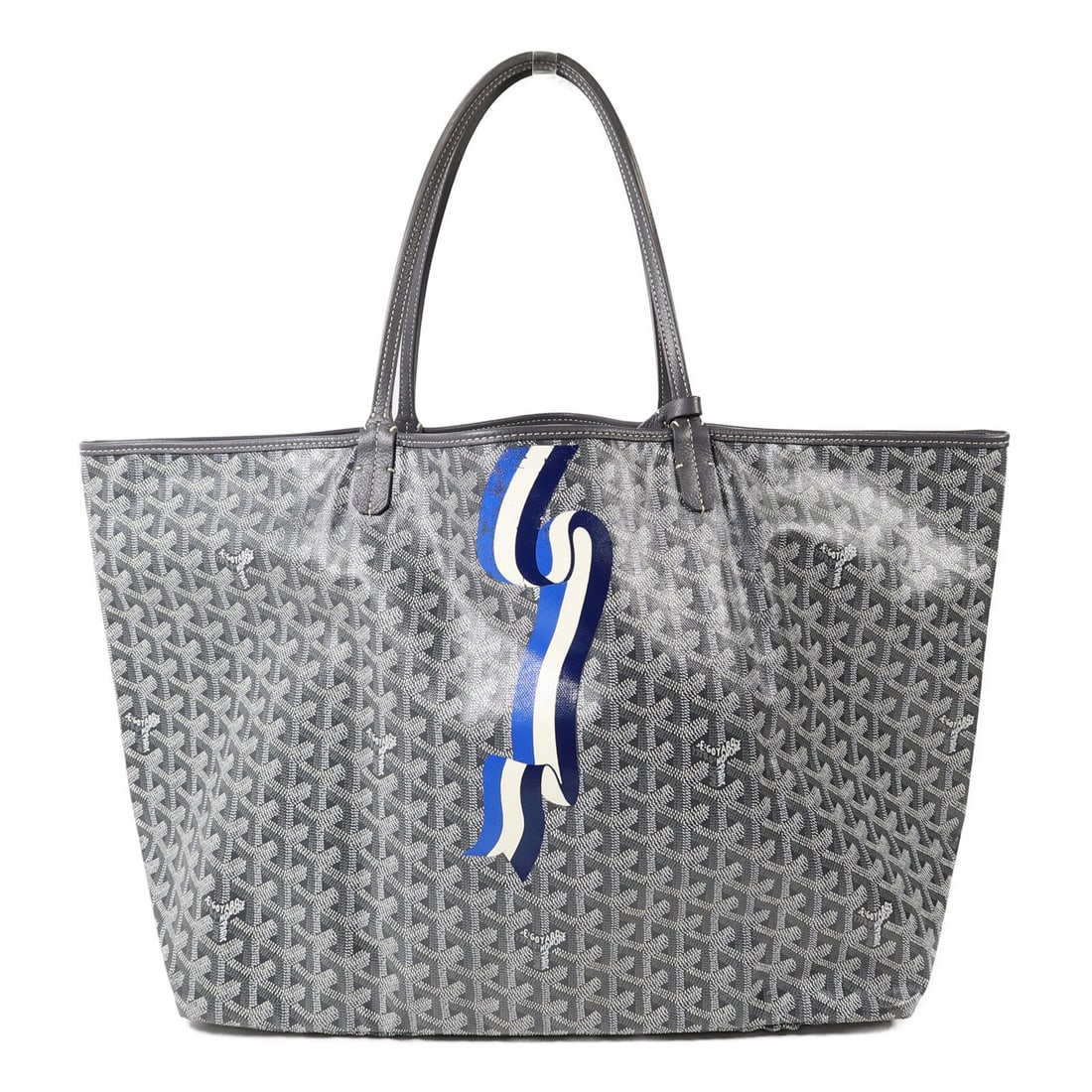 Goyard Saint Louis GM Gray Goyardine Shoulder Bag with Pouch: Goyard Saint Louis GM Gray Goyardine Shoulder Bag with Pouch The GOYARD Saint Louis GM is a shoulder bag in grey Goyardine canvas with PVC coated canvas exterior. It is a regular-size unisex bag made 