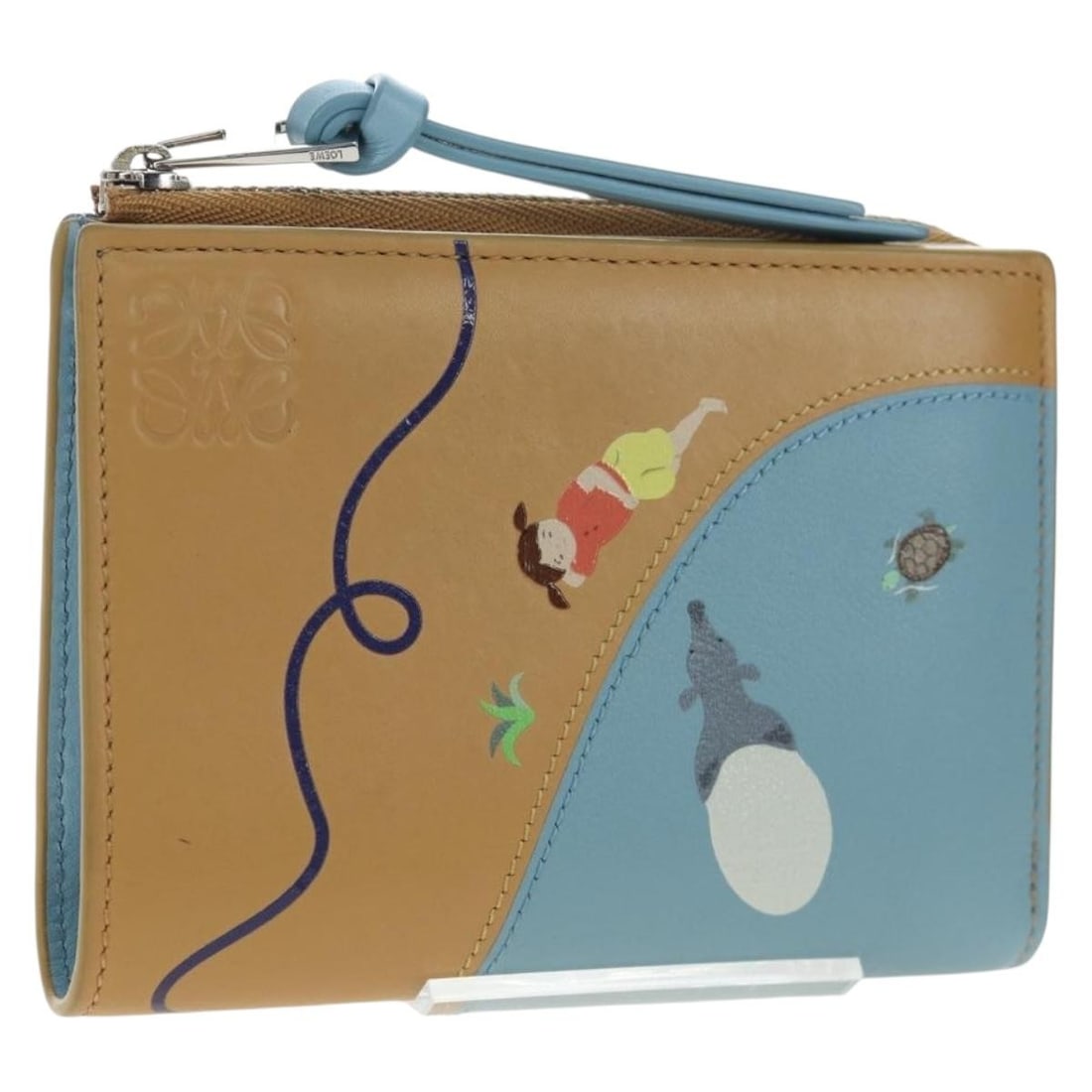 LOEWE Suna Fujita leather wallet brown silver with box: LOEWE Suna Fujita leather wallet brown silver with box Loewe Suna Fujita collaboration wallet in brown leather with silver-tone details. Made in Spain, this women's wallet includes a dust bag and item