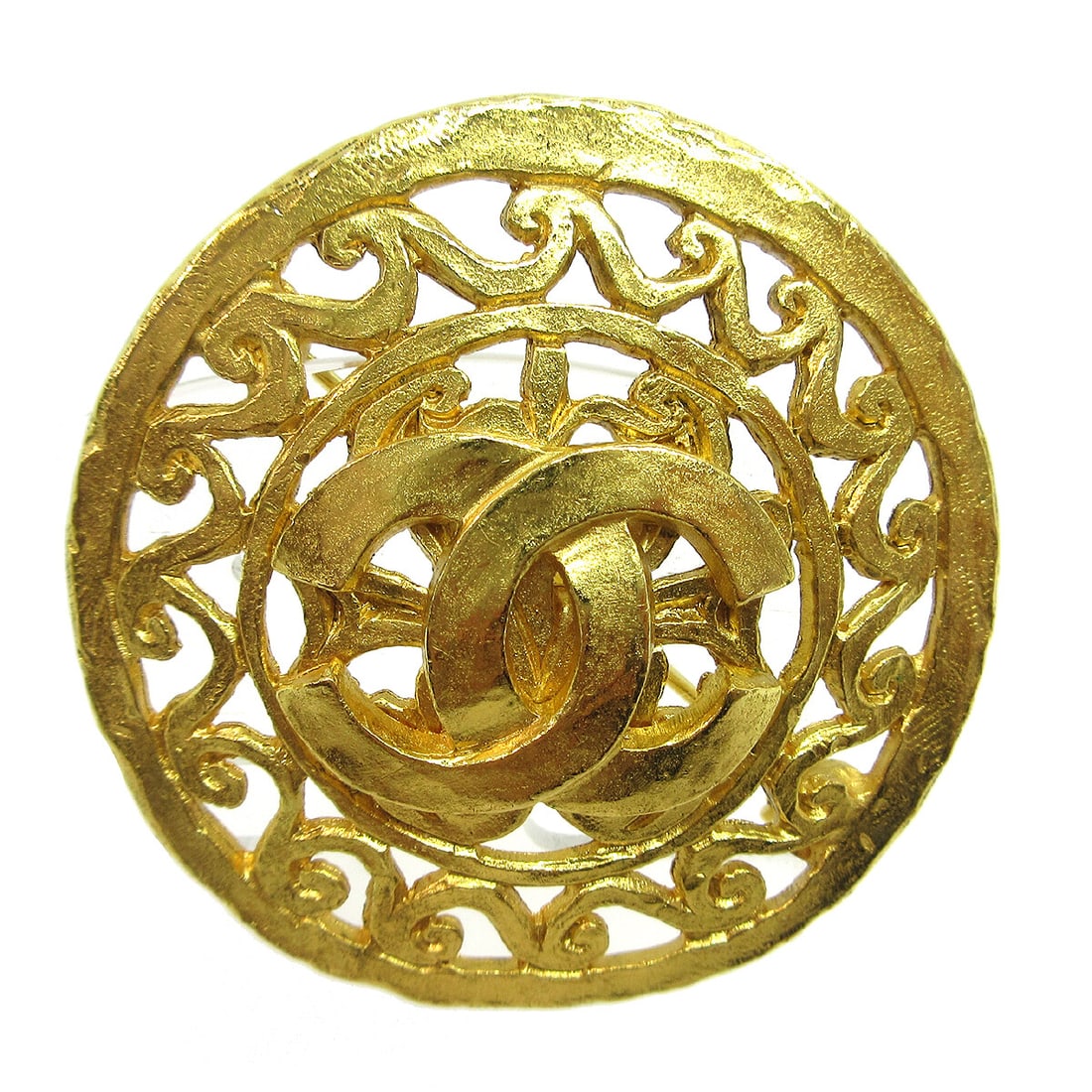 Chanel 96A Gold Tone Medallion Brooch Pin: Chanel 96A Gold Tone Medallion Brooch Pin Chanel medallion brooch pin in gold-tone metal, made in France. The brooch features a medallion theme and is described as being in excellent condition. Specif