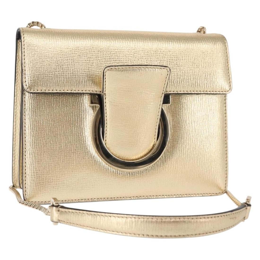 Leather shoulder bag Salvatore Ferragamo Gancini gold tone Italy: Leather shoulder bag Salvatore Ferragamo Gancini gold tone Italy Salvatore Ferragamo Gancini chain shoulder bag in gold leather. This women's shoulder bag is made in Italy and includes a dust bag. Con