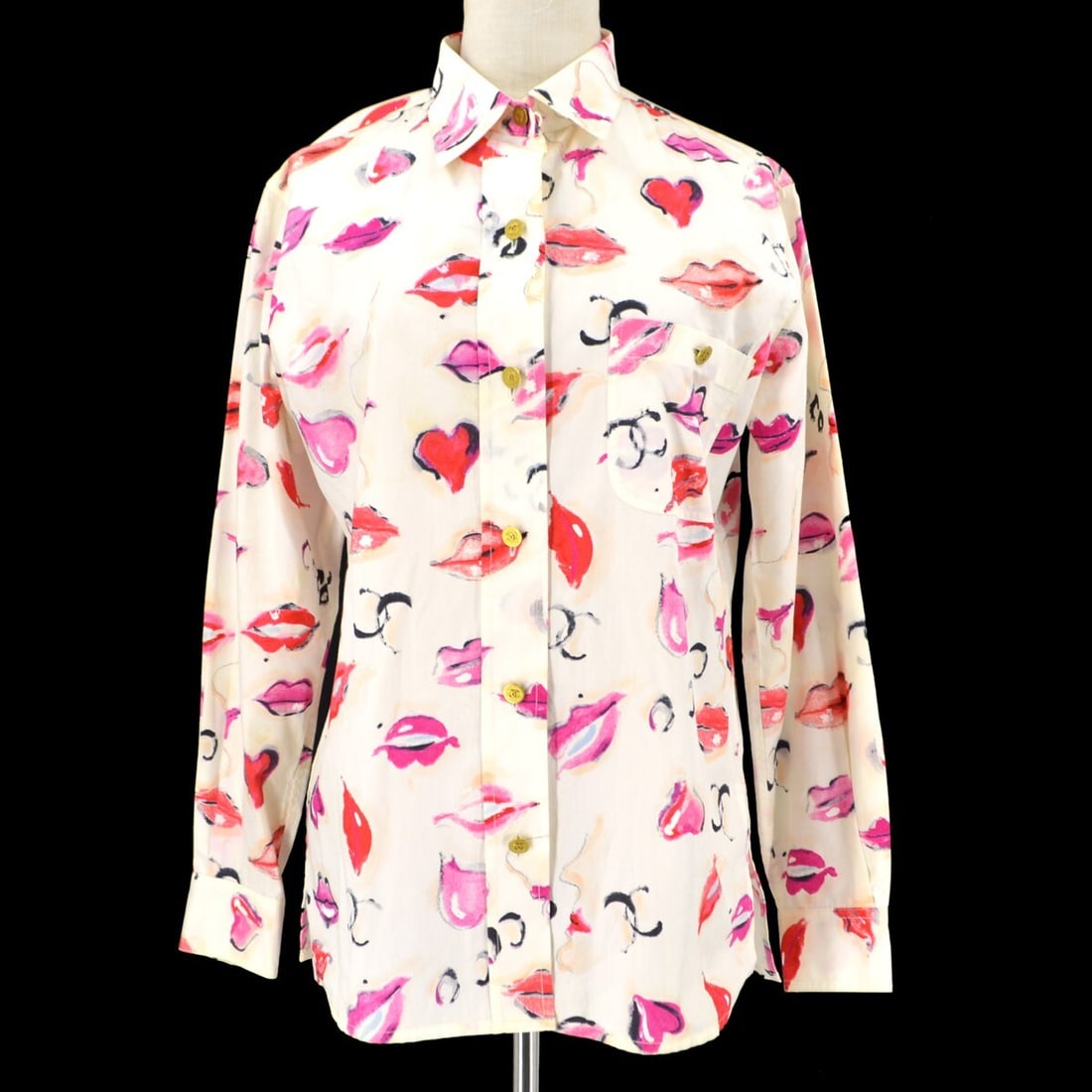Chanel White Cotton Button Up Blouse Size 38 Lips Print: Chanel White Cotton Button Up Blouse Size 38 Lips Print Chanel women's button-up blouse in white cotton with a collared neckline and long sleeves. The image indicates a lips and hearts print design.