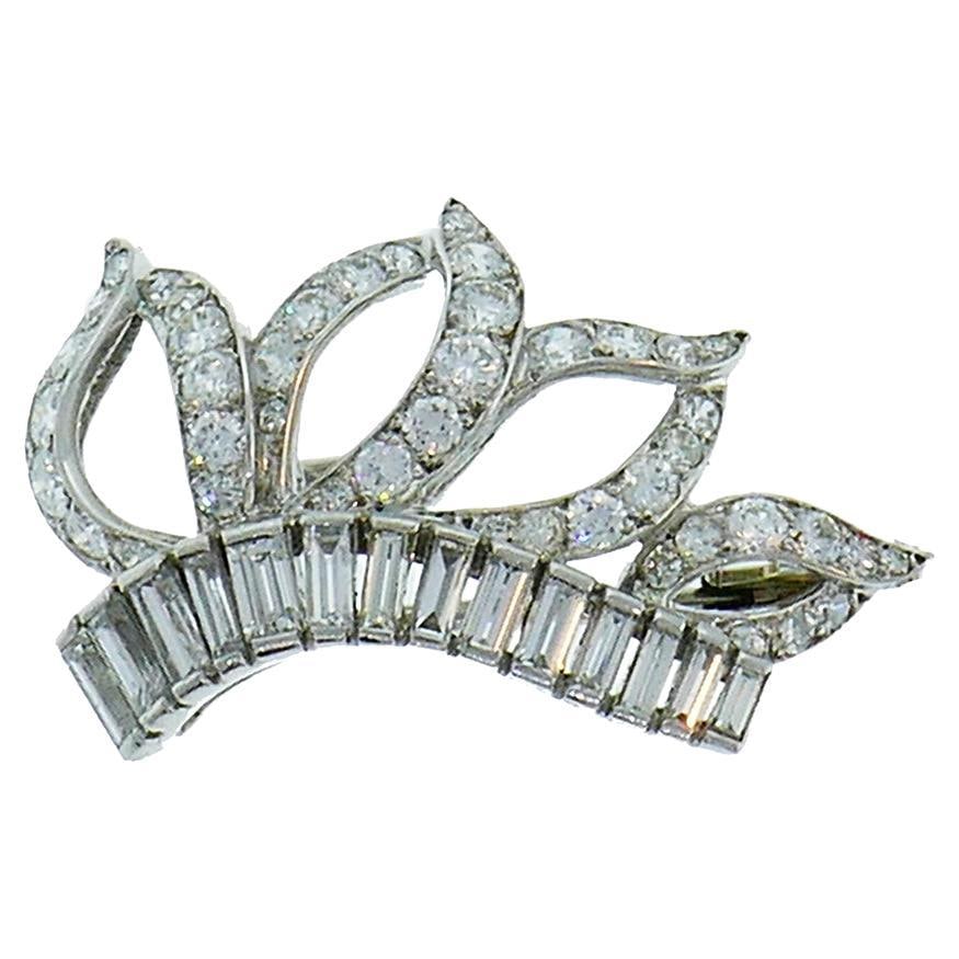 Cartier Monture diamond brooch clip in platinum and 18k white gold: Cartier Monture diamond brooch clip in platinum and 18k white gold Vintage Cartier Monture platinum diamond brooch pin clip made of platinum with an 18k white gold clasp. It features round brilliant c