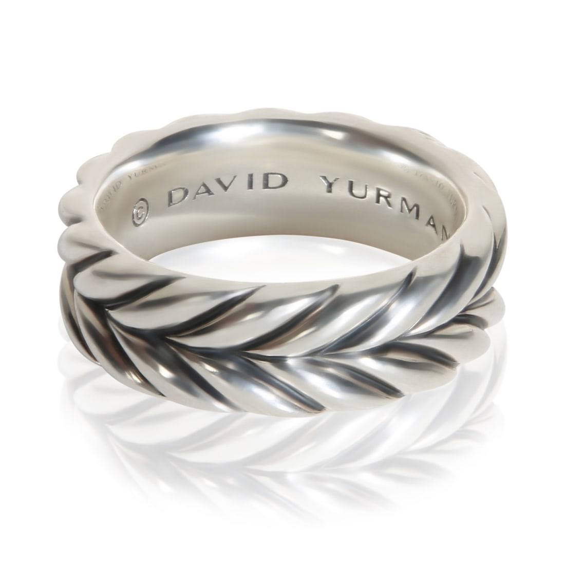 David Yurman Chevron Sterling Silver Mens Band Ring Size 11: David Yurman Chevron Sterling Silver Mens Band Ring Size 11 Pre-owned David Yurman Chevron band ring in sterling silver with a clean, classic no-stone design. This men's band is from the Chevron colle