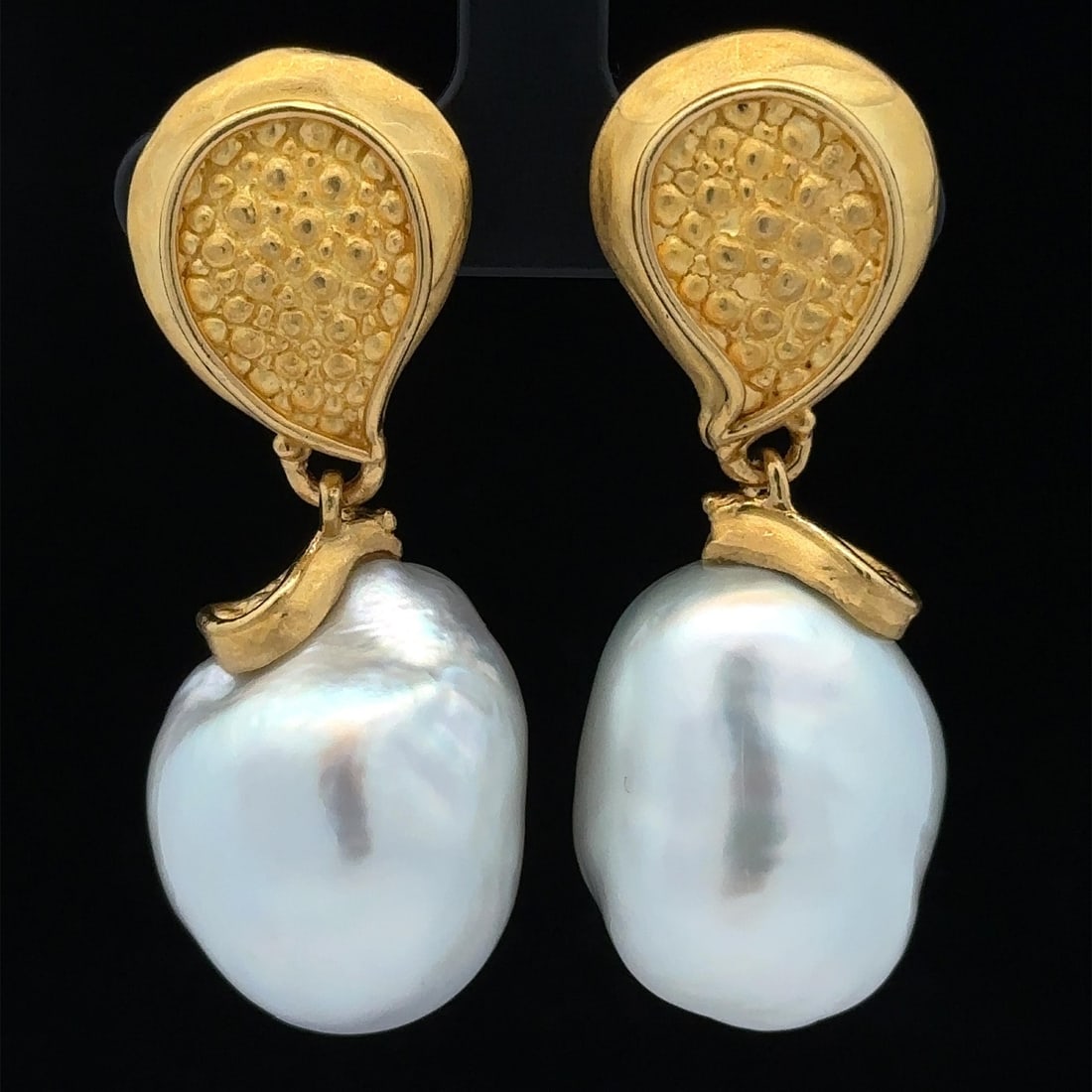Denise Roberge GIA Certified Gold Clip On Pearl Earrings 20mm: Denise Roberge GIA Certified Gold Clip On Pearl Earrings 20mm Enhance your elegance with these stunning clip-on earrings by Denise Roberge. Crafted from solid 22k yellow gold, these earrings feature t