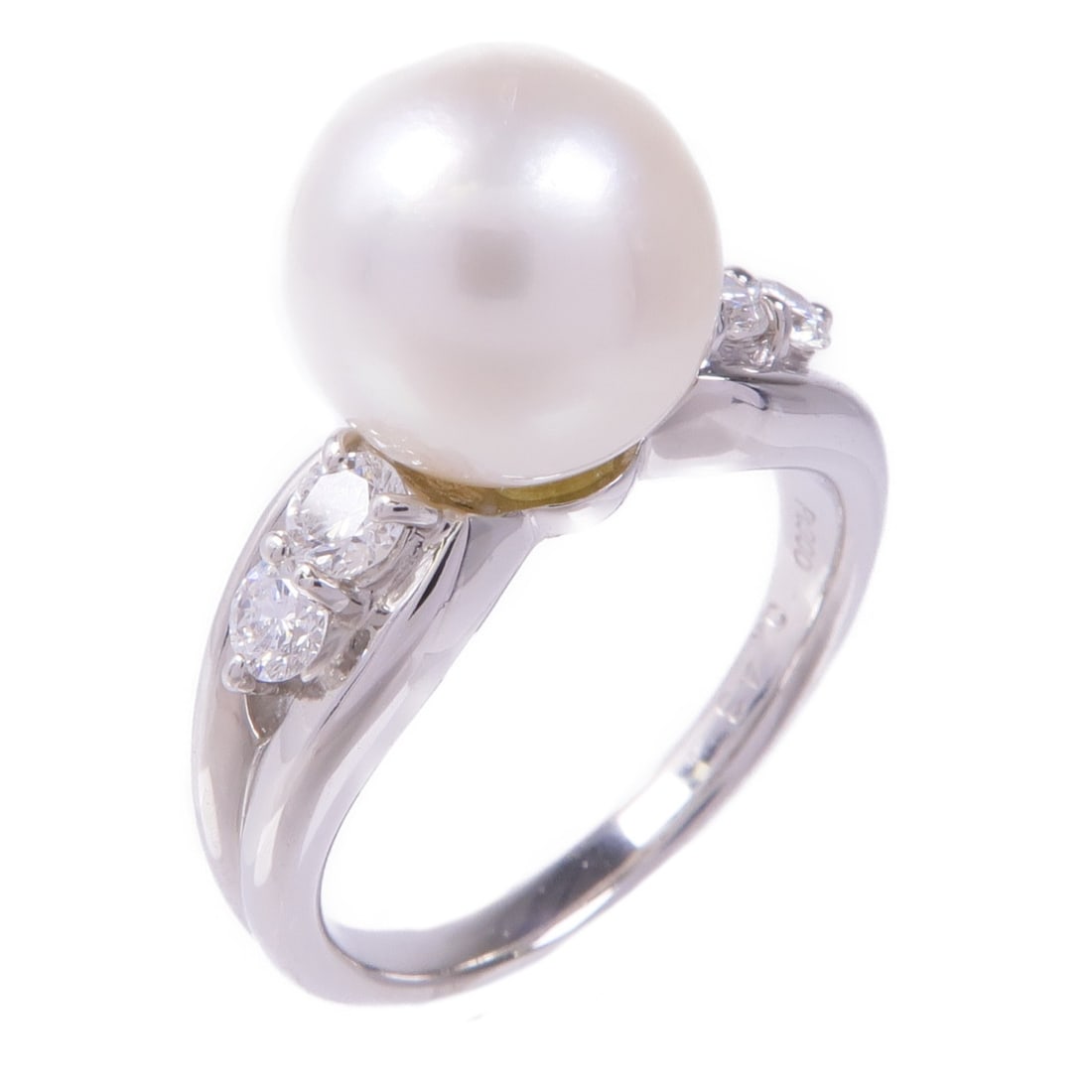 Pt900 Platinum Pearl Diamond Ring US 5.75: Pt900 Platinum Pearl Diamond Ring US 5.75 A women's ring featuring a pearl and diamond design in Pt900 platinum. The ring is size 5.75 and has a white finish. It measures 2-5 mm in width, with a motif