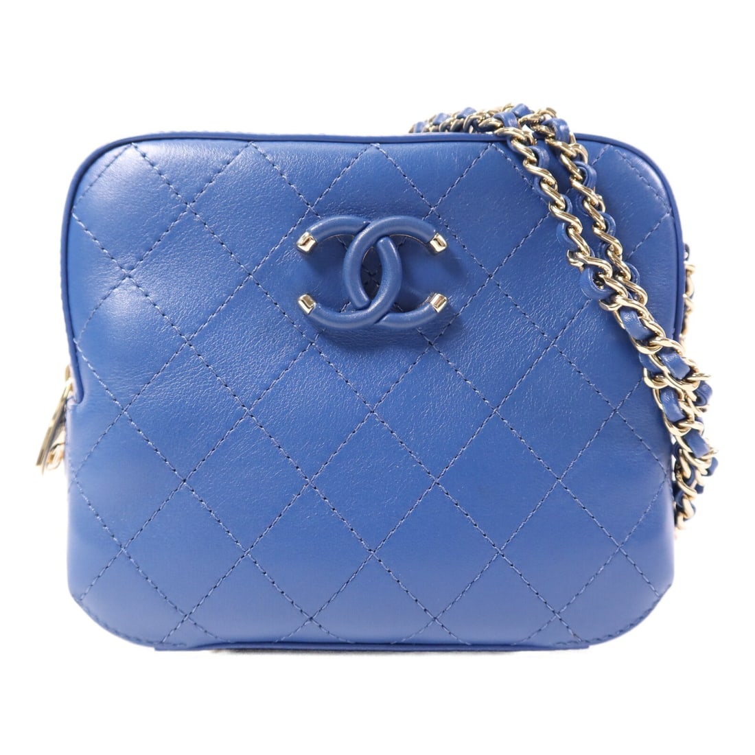 CHANEL AS0538 CC Camera Shoulder Bag Blue Calfskin GHW: CHANEL AS0538 CC Camera Shoulder Bag Blue Calfskin GHW CHANEL shoulder bag in blue calfskin (cowhide) with a CC design and gold-tone hardware. It is a regular-size women's bag with a very good AB cond