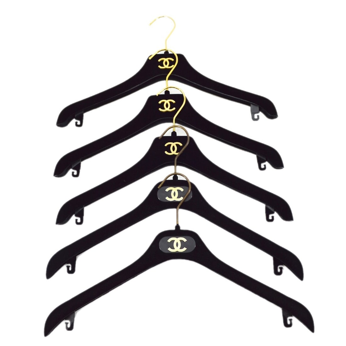 Set of 5 Chanel black velvet traditional hangers: Set of 5 Chanel black velvet traditional hangers Traditional CHANEL hangers in black velvet. The set is made in Italy and measures 15 in long, 2 in wide, and 11 in high. Condition is listed as reasona