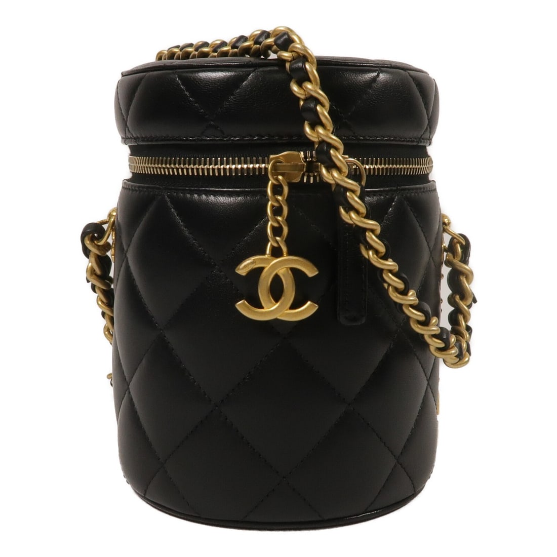CHANEL CC Lambskin Chain Shoulder Bag Black SHW: CHANEL CC Lambskin Chain Shoulder Bag Black SHW CHANEL CC SHW Chain Shoulder Bag in black lambskin (sheep leather) with a chain shoulder strap. The bag is listed in very good AB condition and comes wi