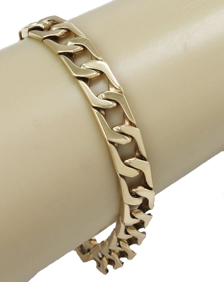 Unbranded 14k Yellow Gold Wide Curb Link Bracelet 8.5 in: Unbranded 14k Yellow Gold Wide Curb Link Bracelet 8.5 in Vintage estate men's bracelet featuring a wide flat open curb link design in 14k yellow gold. The polished flattened links give it a bold, stru