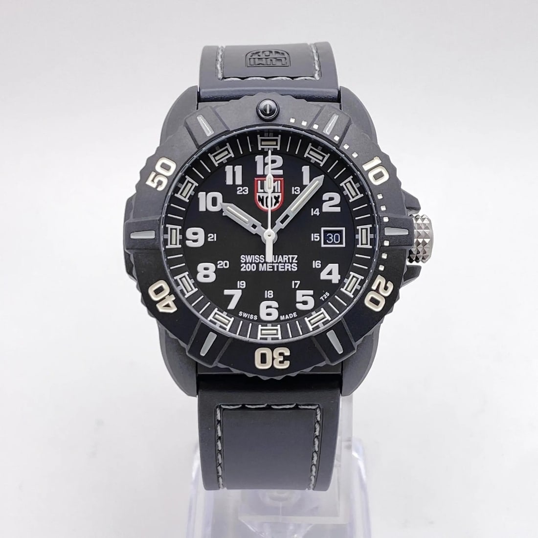 Luminox XS.3021 Coronado mens 44mm carbon quartz diver watch (1 of 4)