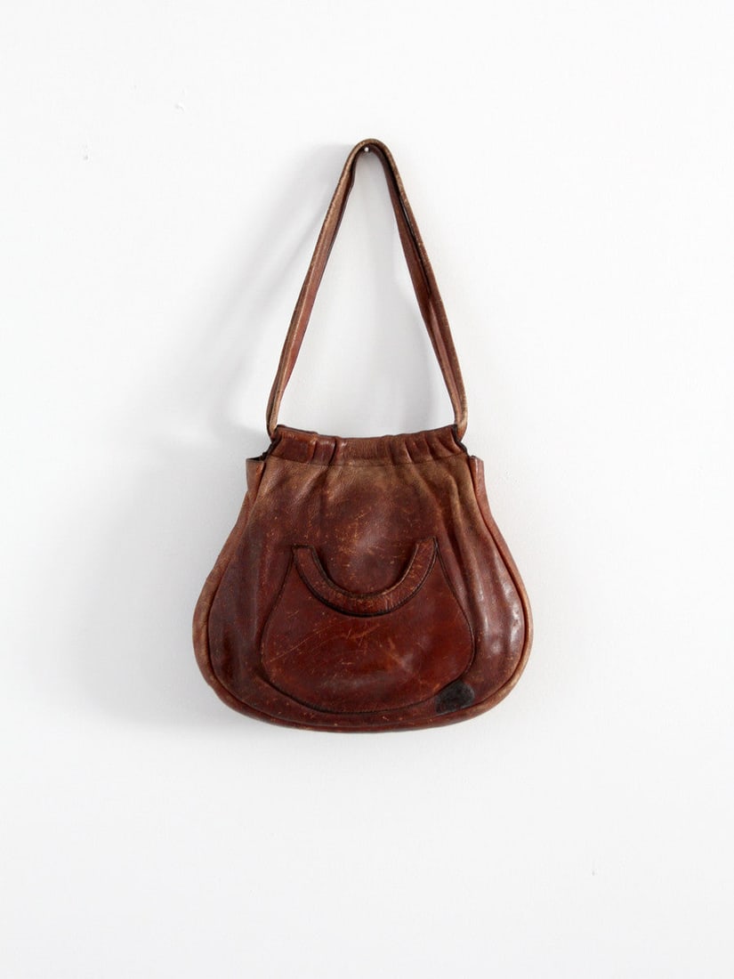 1970s Vintage Russet Brown Leather Hobo Bag with Horse Shoe Pocket: 1970s Vintage Russet Brown Leather Hobo Bag with Horse Shoe Pocket This vintage 1970s leather hobo bag features richly aged russet brown leather that beautifully shapes the shoulder bag. A charming ho