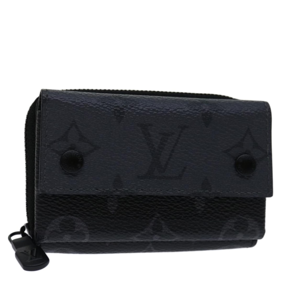 Louis Vuitton M67630 compact wallet in Monogram Eclipse canvas: Louis Vuitton M67630 compact wallet in Monogram Eclipse canvas Louis Vuitton Discovery Compact Wallet in Monogram Eclipse canvas, model M67630. Made in France, this compact wallet includes the dust ba