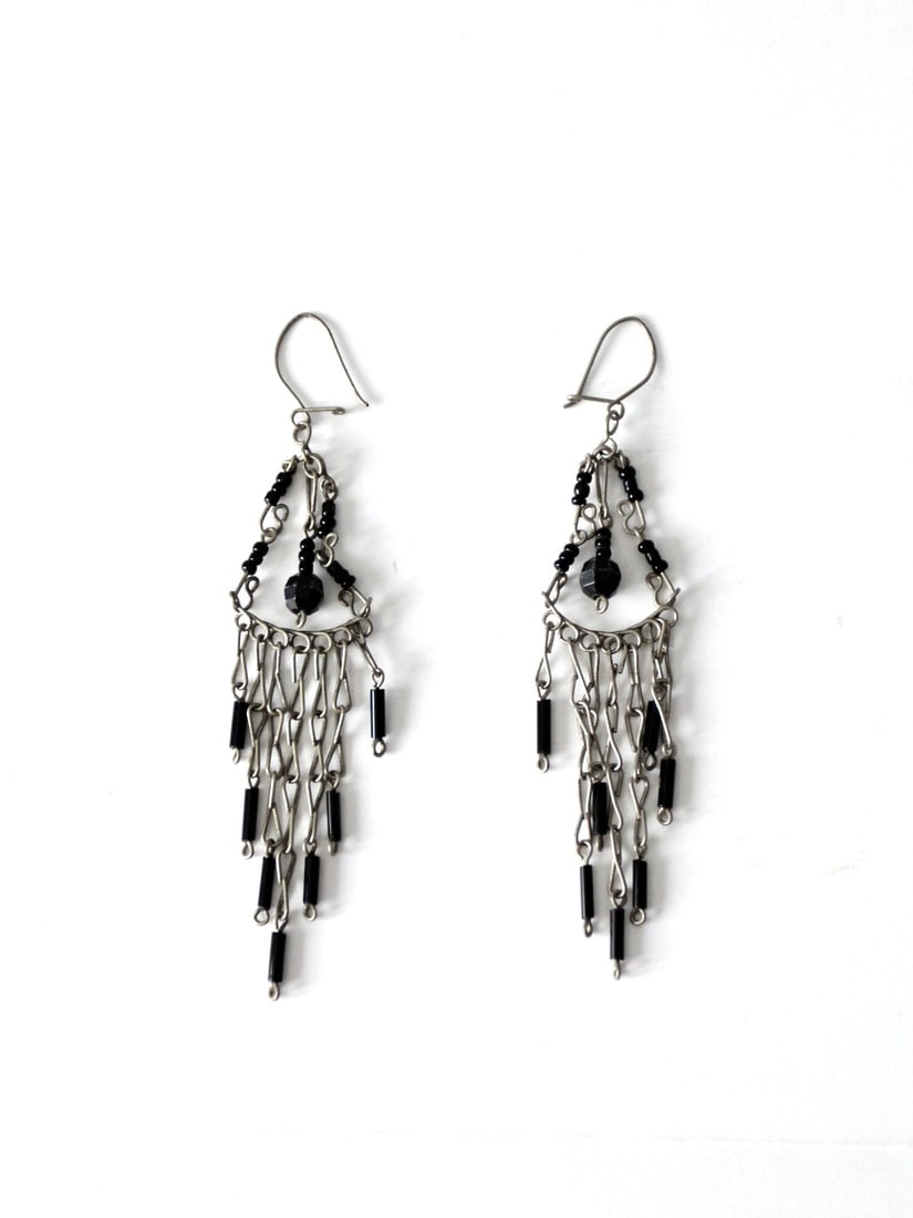 Vintage Boho Dangle Earrings Silver Tone with Black Bead Accents: Vintage Boho Dangle Earrings Silver Tone with Black Bead Accents Enhance your jewelry collection with these Vintage Boho Drop Earrings. Featuring a stunning cascading silver tone link design, these ea