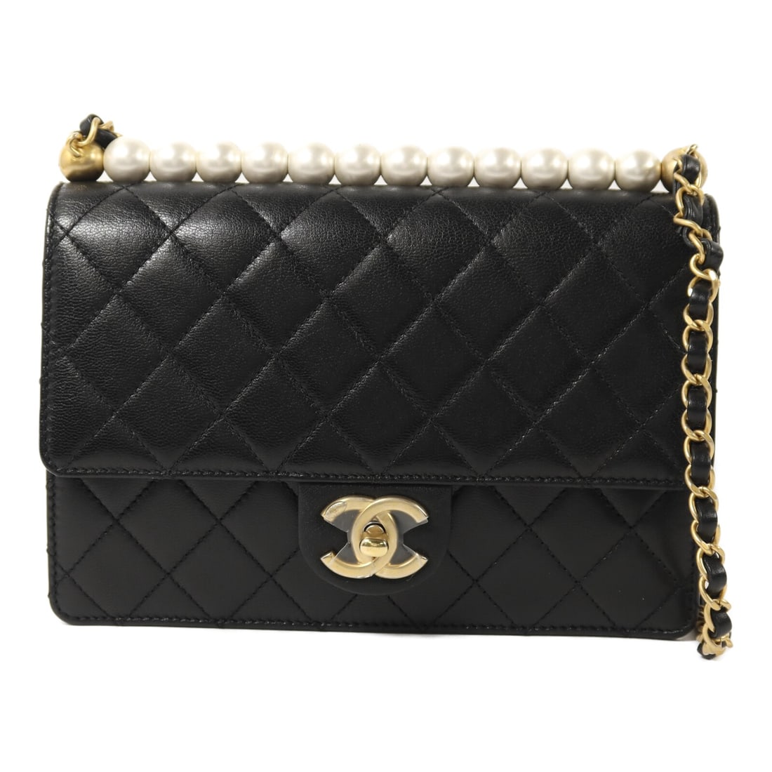 CHANEL AS0585 CC Black Lambskin Chain Shoulder Bag: CHANEL AS0585 CC Black Lambskin Chain Shoulder Bag CHANEL CC GHW Chain Shoulder Bag AS0585 in black lambskin (sheep leather). This women's shoulder bag features a turn lock closure, an interior with t