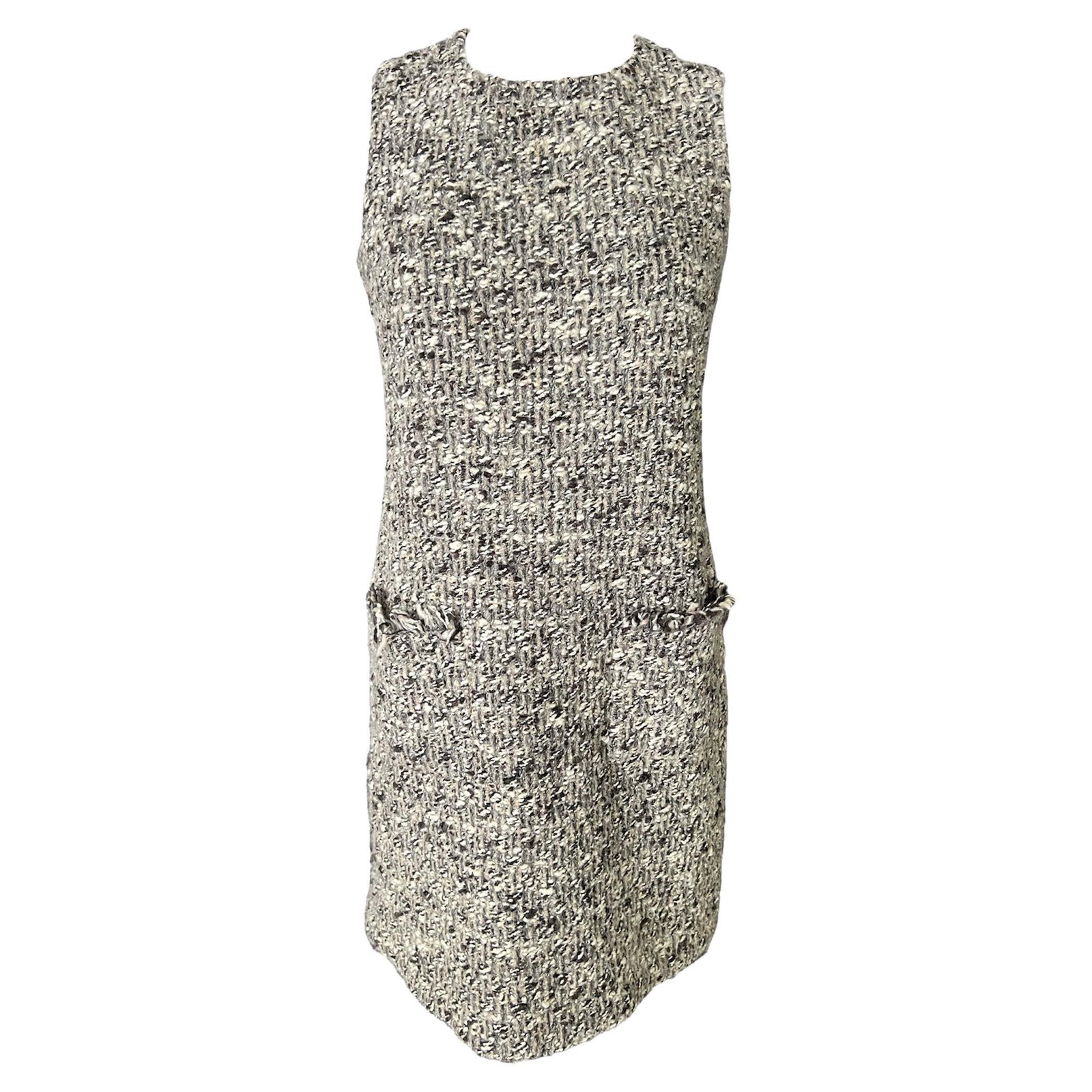 Oscar De La Renta Tweed Sleeveless Mini Dress Black White Brown: Oscar De La Renta Tweed Sleeveless Mini Dress Black White Brown Oscar De La Renta mini dress in black, white, and brown with a tweed finish. This sleeveless design features a crew neckline, front dual