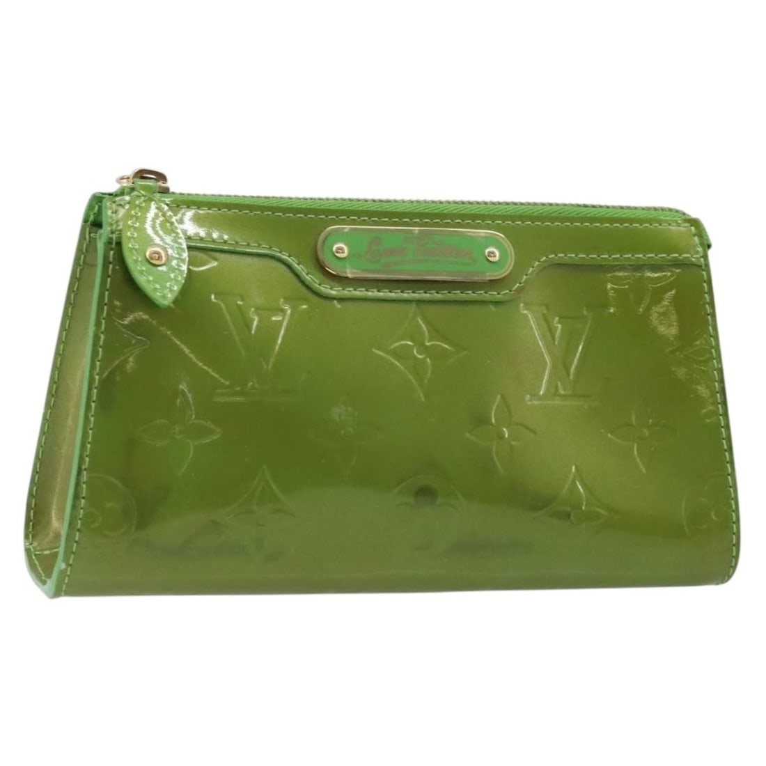 Louis Vuitton Monogram Vernis Green Cosmetic Pouch M93649: Louis Vuitton Monogram Vernis Green Cosmetic Pouch M93649 This Louis Vuitton Monogram Vernis Trousse cosmetics pouch is crafted from green patent leather and designed for women. The pouch features a c