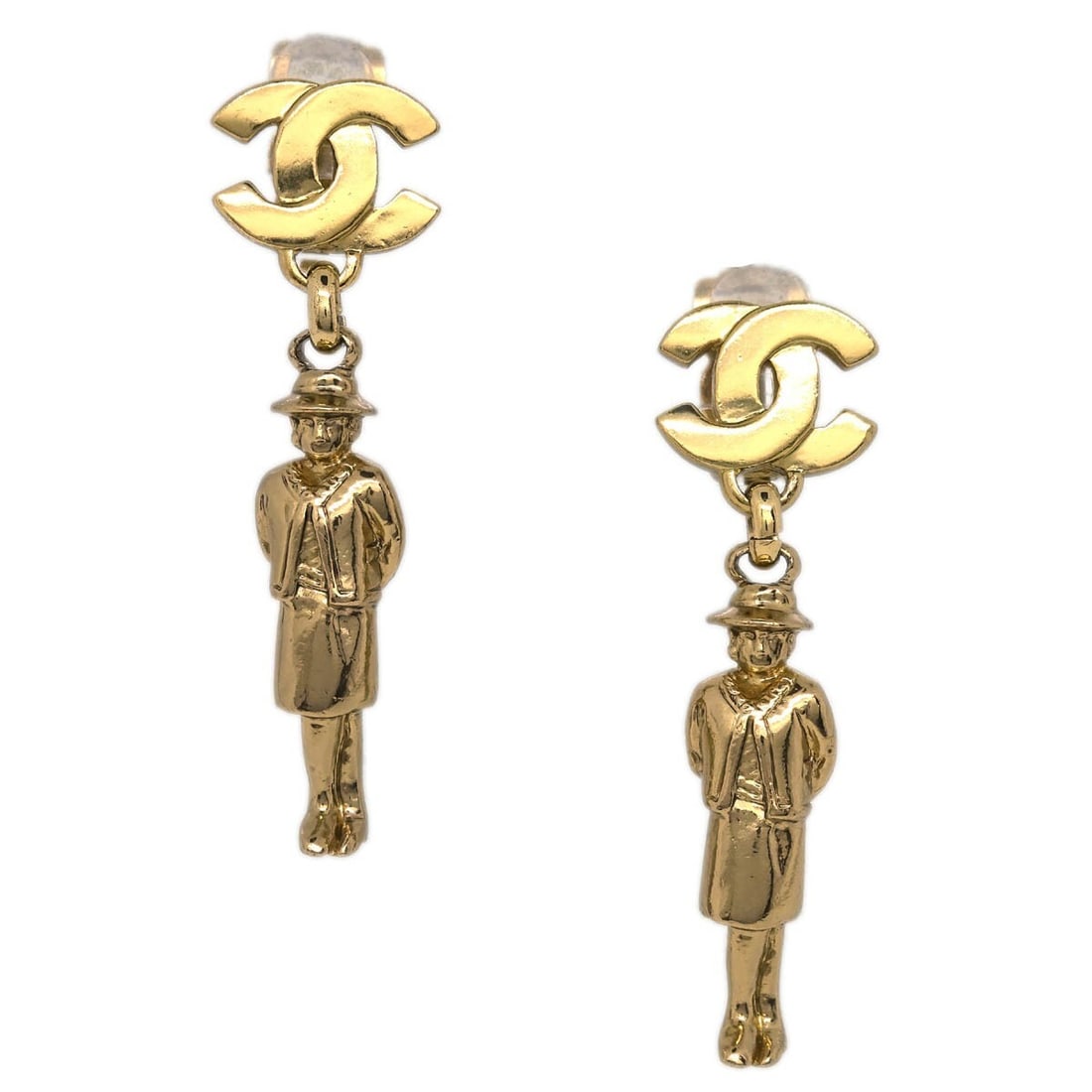 Chanel 02P Gold Plated Clip On Drop Earrings: Chanel 02P Gold Plated Clip On Drop Earrings Clip-on Chanel dangle earrings in gold-plated metal with a gold-tone finish. Made in France, this pair features a drop style and shows minor scuffs consist