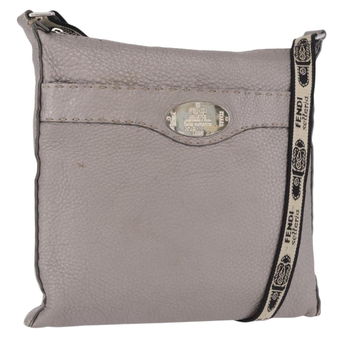 Fendi 8BT109 Celeria leather shoulder bag in silver: Fendi 8BT109 Celeria leather shoulder bag in silver Authentic Fendi Celeria shoulder bag in silver leather. This women's shoulder bag is made in Italy and features an adjustable shoulder drop. Conditi
