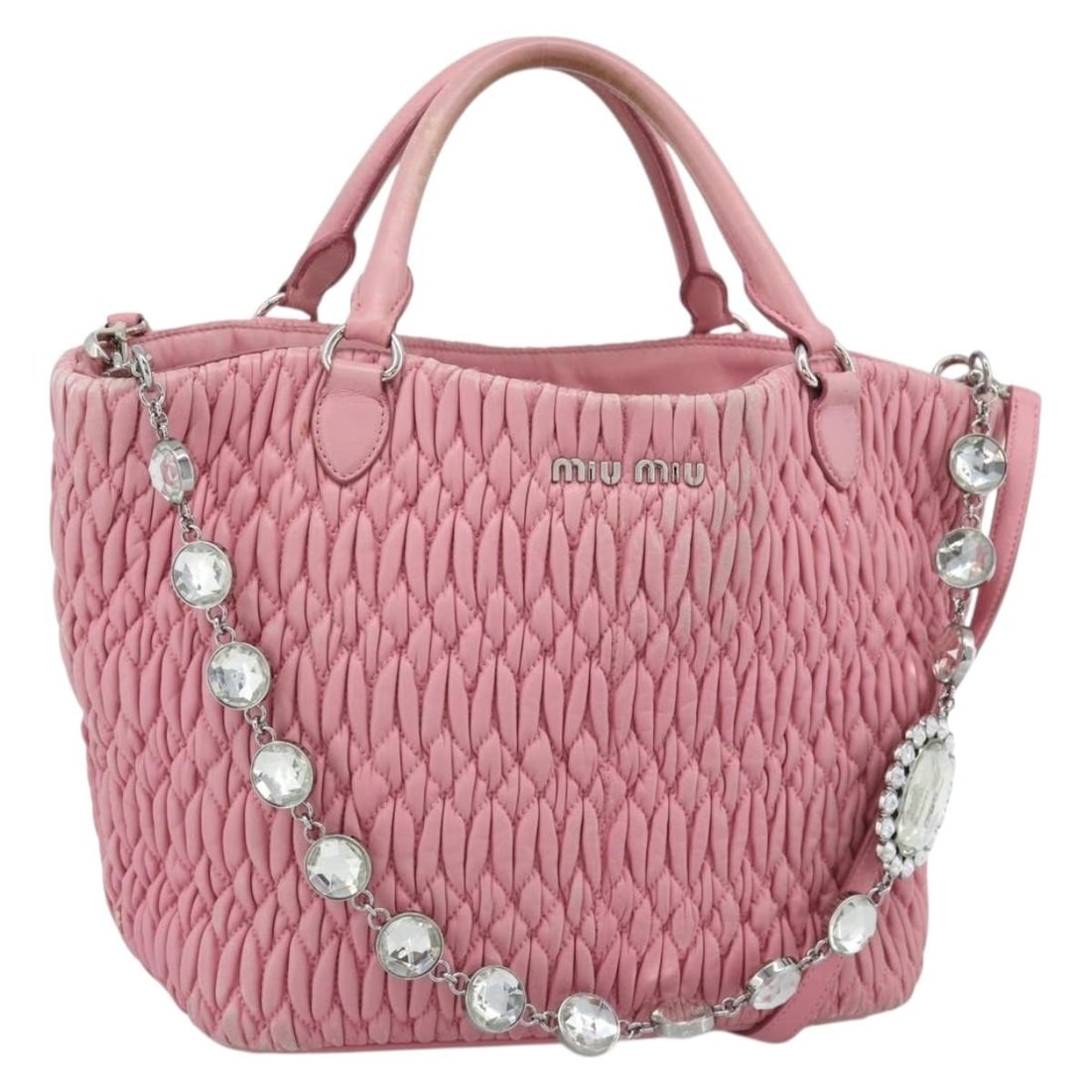Miu Miu Matelasse Leather 2way Shoulder Bag Pink Silver: Miu Miu Matelasse Leather 2way Shoulder Bag Pink Silver Miu Miu Matelasse chain shoulder bag in leather, presented in pink and silver. It comes with a shoulder strap and has a 2-way style. Made in Tur