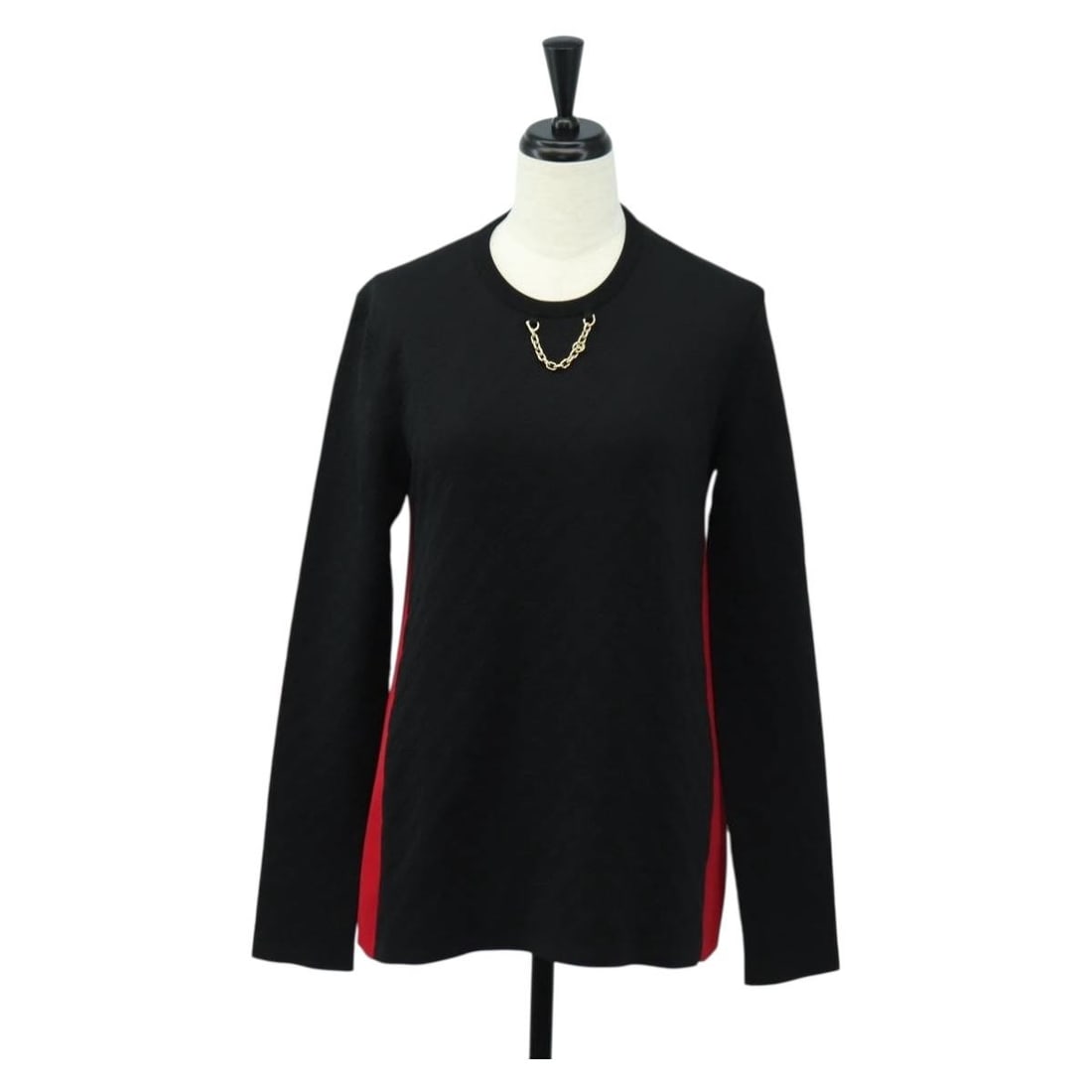 Louis Vuitton Monogram Long Sleeve T Shirt Size S Italy: Louis Vuitton Monogram Long Sleeve T Shirt Size S Italy Louis Vuitton long-sleeved T-shirt for women in size S, made in Italy. The piece features a monogram design and is presented in excellent condit