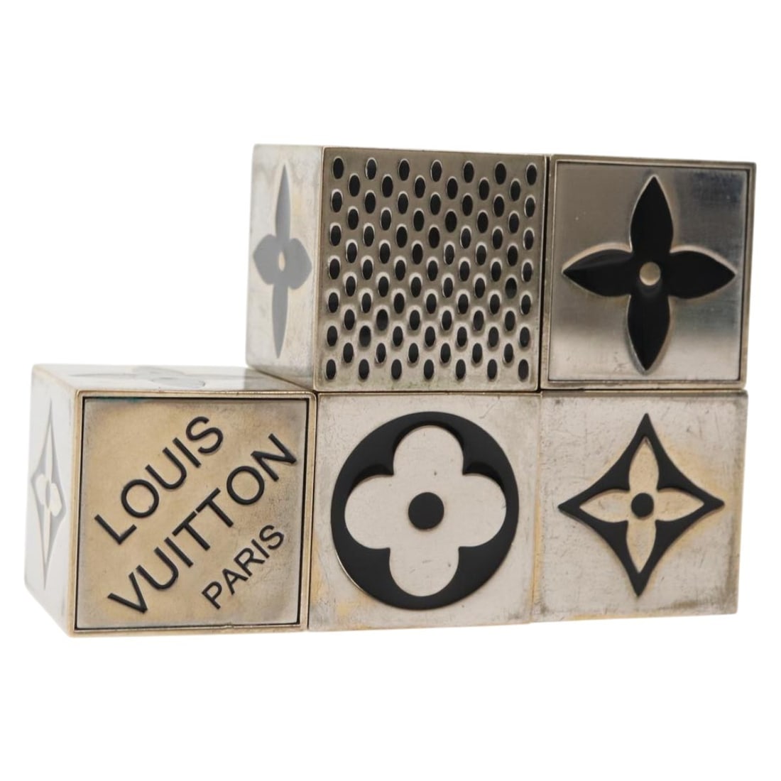 Louis Vuitton Monogram Gamecube Silver Metal Paperweight M99454 Auth: Louis Vuitton Monogram Gamecube Silver Metal Paperweight M99454 Auth This authentic Louis Vuitton Monogram Gamecube Paperweight is a stylish and functional accessory for your desk. Crafted from durabl
