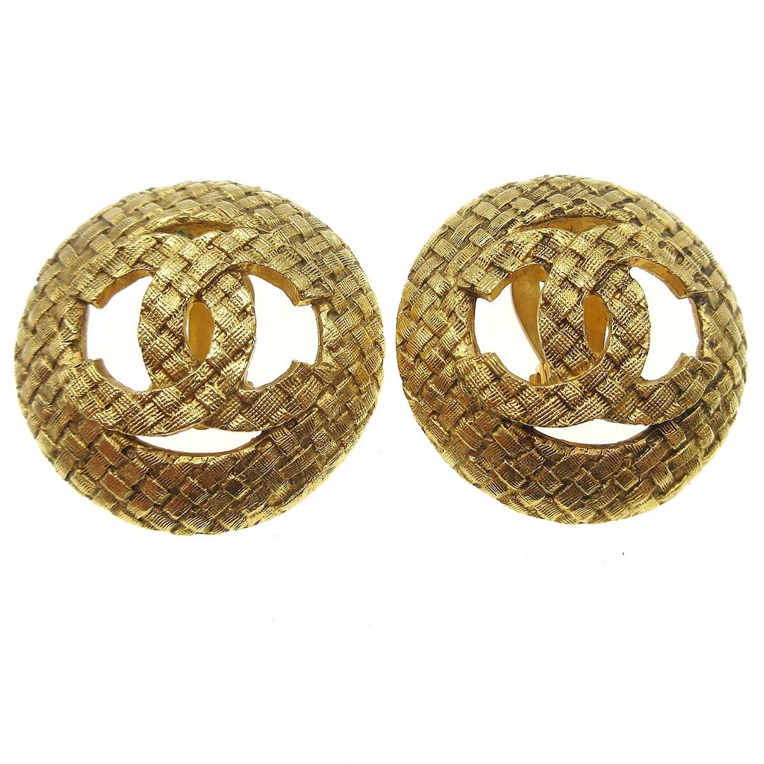 Chanel Button Clip-On Earrings Gold-Plated Round France: Chanel Button Clip-On Earrings Gold-Plated Round France Vintage Chanel button earrings with a round clip-on design in gold-plated metal. Made in France, this pair features the classic button style and