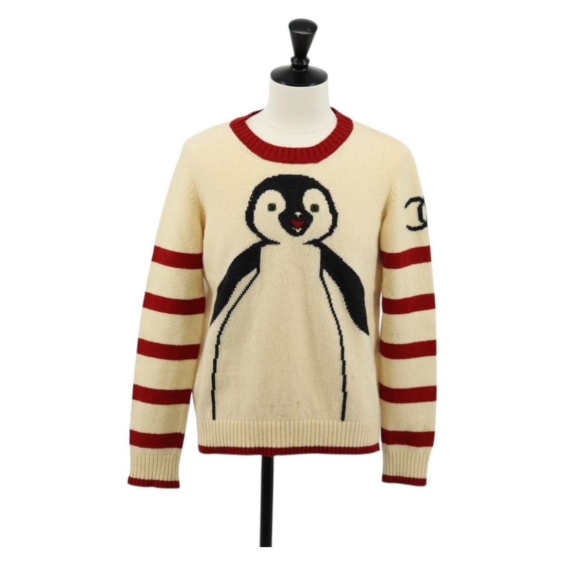 CHANEL Wool Jacket Beige Red Black CC Italy Auth 129782M: CHANEL Wool Jacket Beige Red Black CC Italy Auth 129782M Elevate your wardrobe with this authentic CHANEL sweater jacket, expertly crafted in Italy. The exterior is made from luxurious wool, featuring