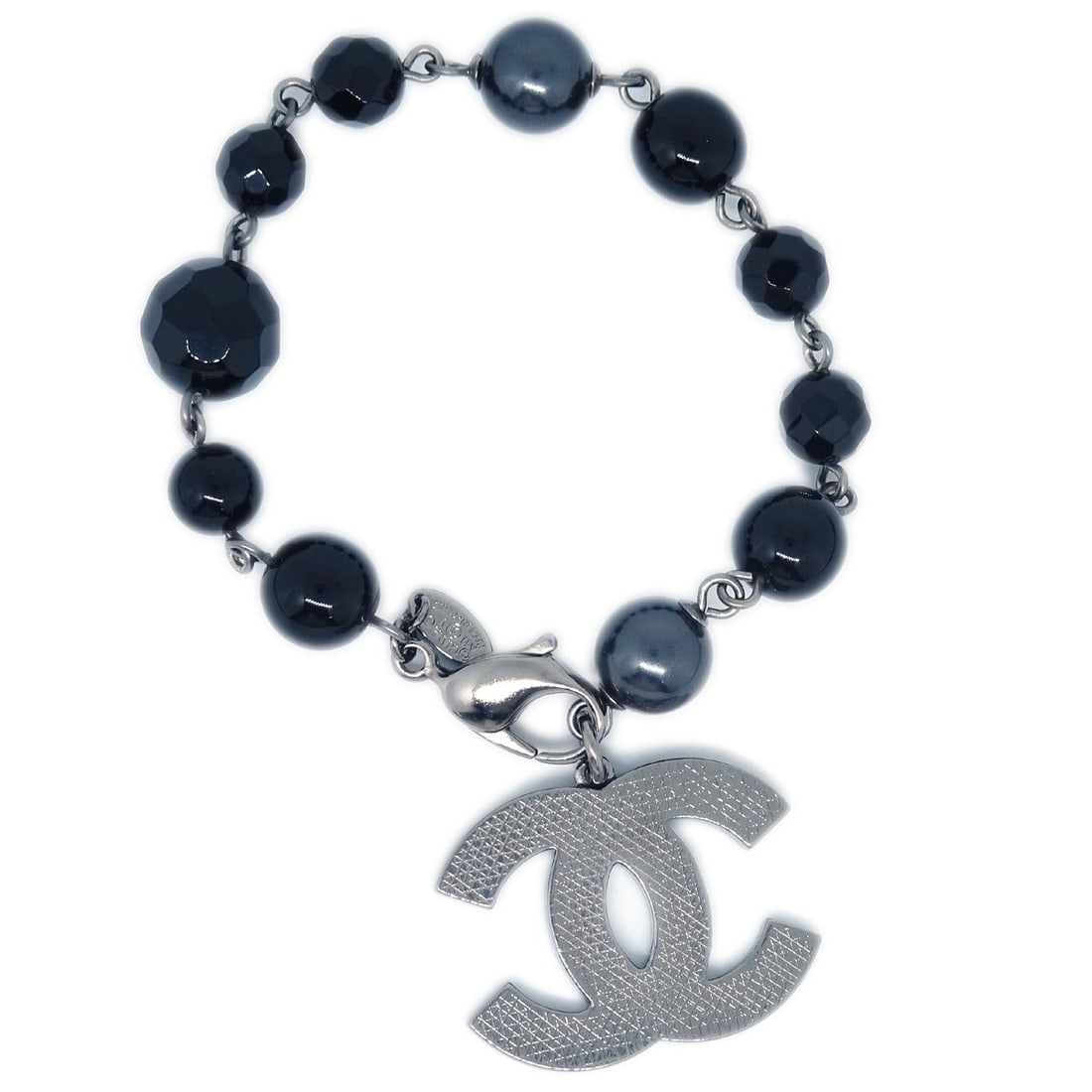 CHANEL A11V chain bracelet with black artificial pearls: CHANEL A11V chain bracelet with black artificial pearls Chanel bracelet featuring black artificial pearls and acrylic beads in a chain style with a silver-plated Chanel charm. Made in France, this pie