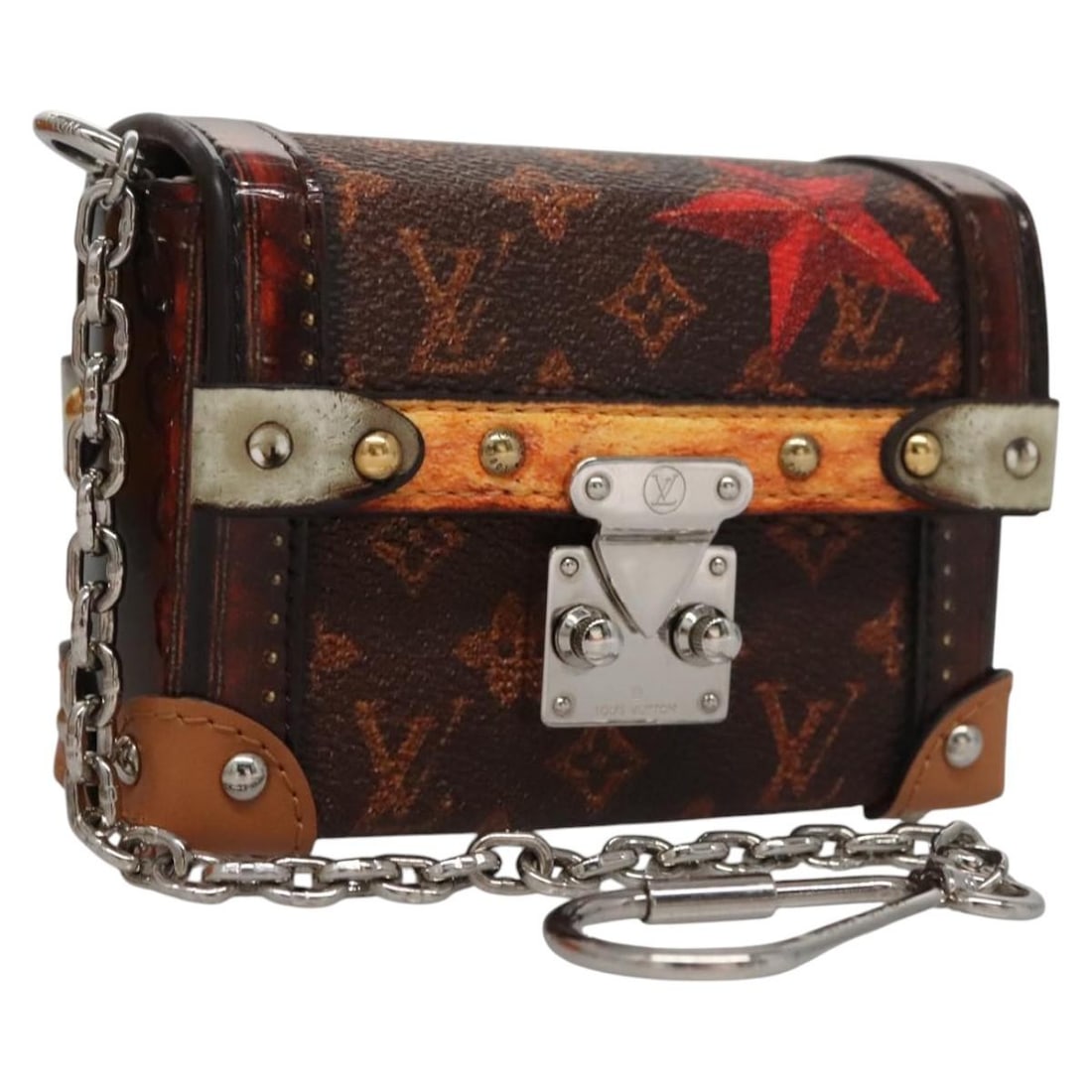 Louis Vuitton M63779 Essential Trunk Monogram Canvas Charm: Louis Vuitton M63779 Essential Trunk Monogram Canvas Charm Louis Vuitton Monogram Essential Trunk Charm in monogram canvas. This women's charm is made in Spain and includes the dust bag and item box. 