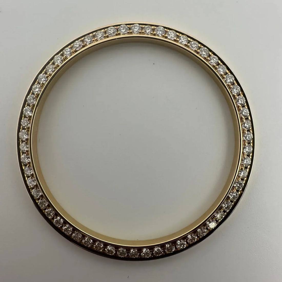 Custom 36mm Luxury 18K Yellow Gold Bezel with 0.93ct Diamonds for Rolex Datejust: Custom 36mm Luxury 18K Yellow Gold Bezel with 0.93ct Diamonds for Rolex Datejust This exquisite custom bezel is designed for luxury, crafted from 18K yellow gold and adorned with 0.93ct of dazzling di