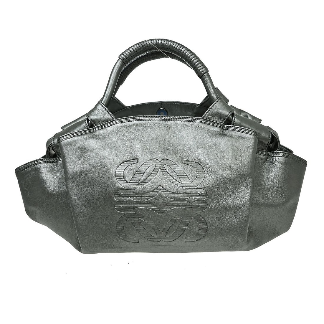 Loewe Aire Hobo gray leather handbag: Loewe Aire Hobo gray leather handbag Loewe Aire Hobo handbag in gray leather. This women's bag is made in Spain and remains in very good overall condition, with light signs of wear to the exterior and