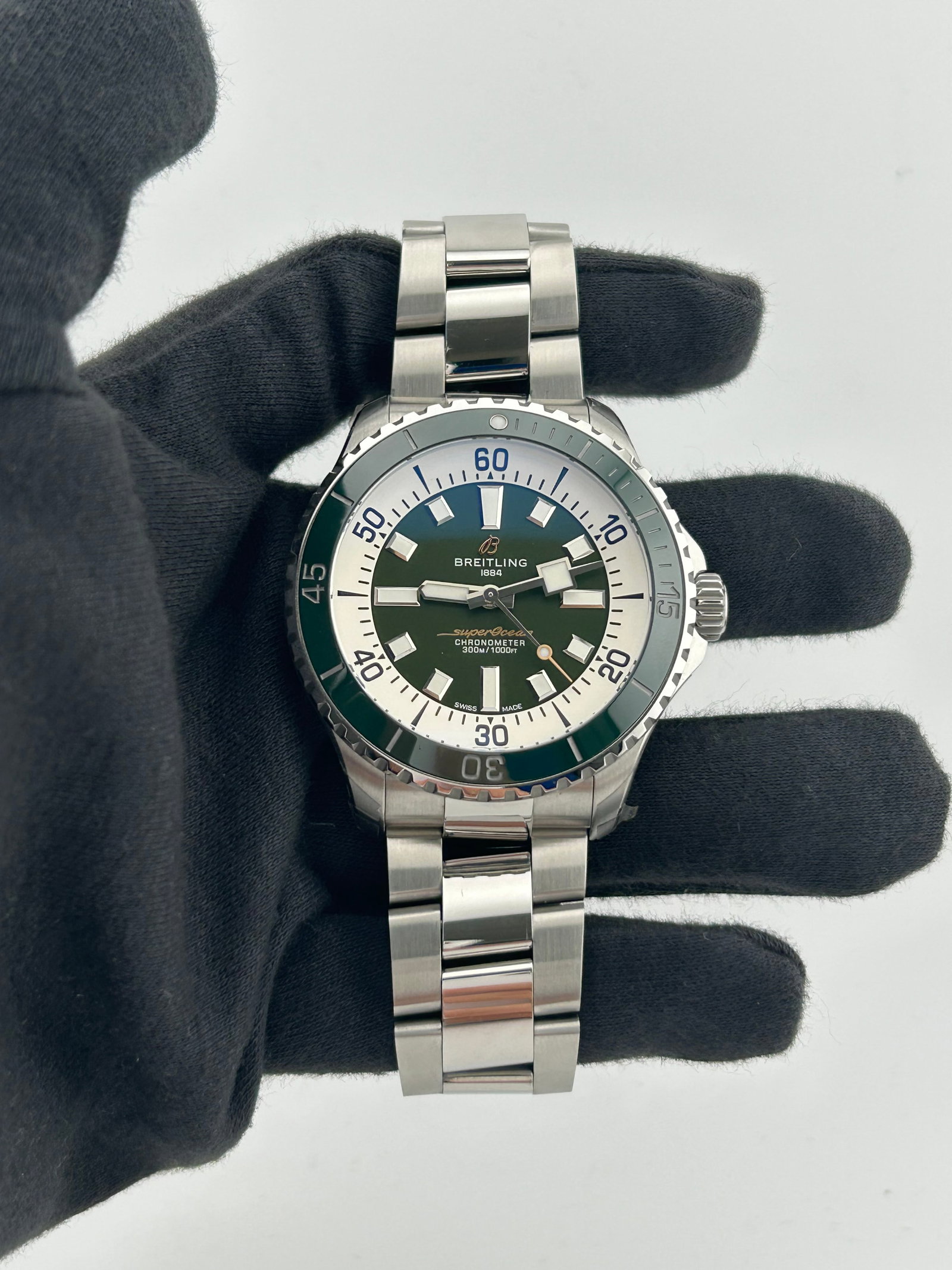 Breitling A17376211C1A1 Superocean Automatic mens watch green dial bracelet card: Breitling A17376211C1A1 Superocean Automatic mens watch green dial bracelet card Breitling Superocean Automatic men's watch featuring a green dial, rotating bezel, and bracelet. Includes card. Specifi