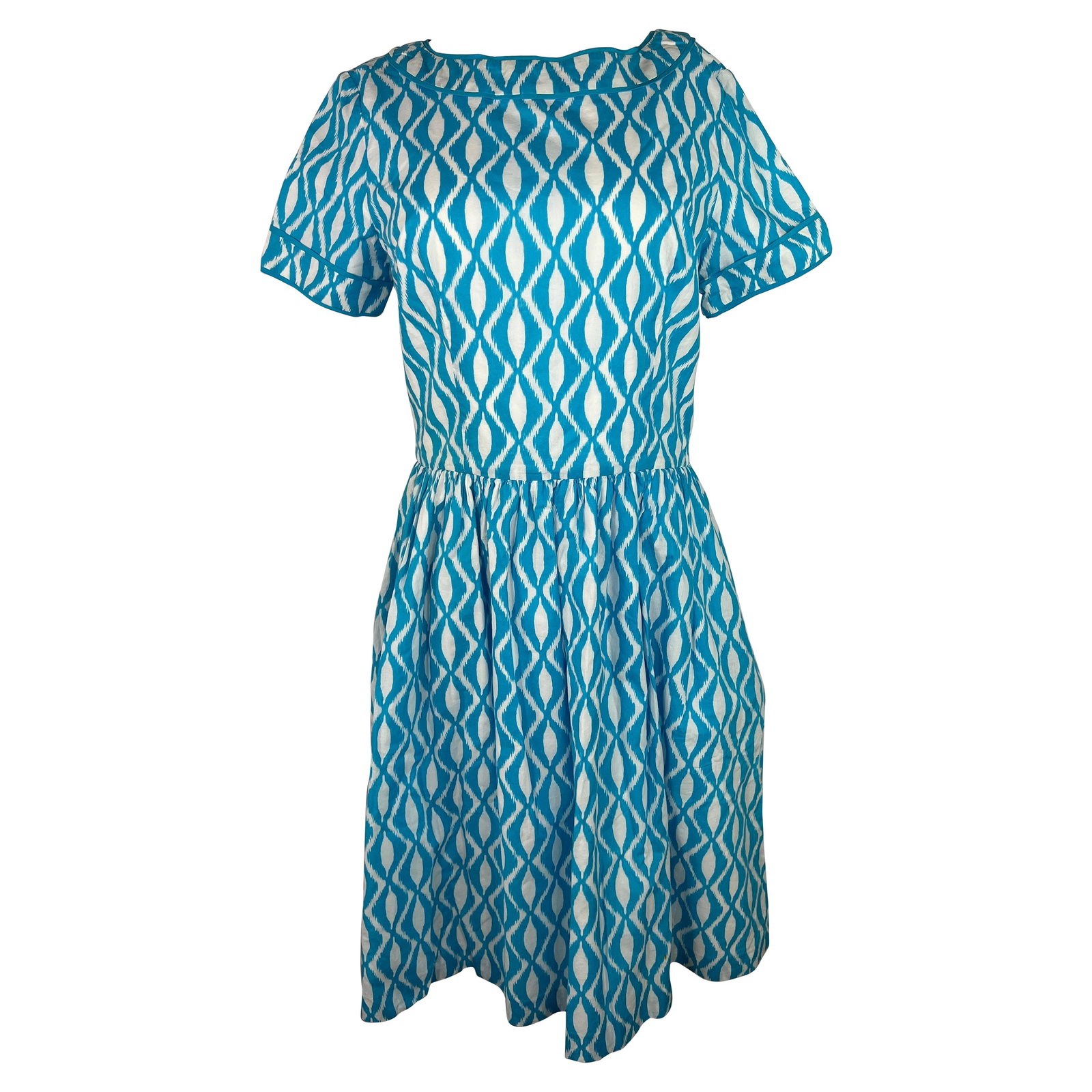 Oscar de la Renta Size 10 Blue White Knee Length Dress: Oscar de la Renta Size 10 Blue White Knee Length Dress Oscar de la Renta blue and white dress with a clean, classic silhouette. This late 20th century piece features a crew neckline, short sleeves, a 