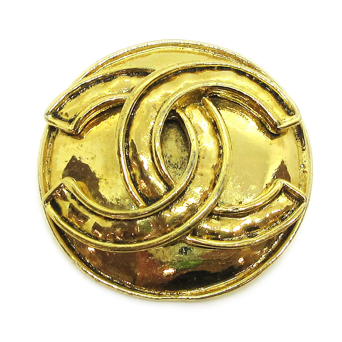 Chanel CC Logo Medallion Brooch Gold Tone 94P: Chanel CC Logo Medallion Brooch Gold Tone 94P Chanel medallion brooch pin in gold-tone metal with CC logo detailing and a 94P mark. Made in France, this brooch features a classic medallion theme and i